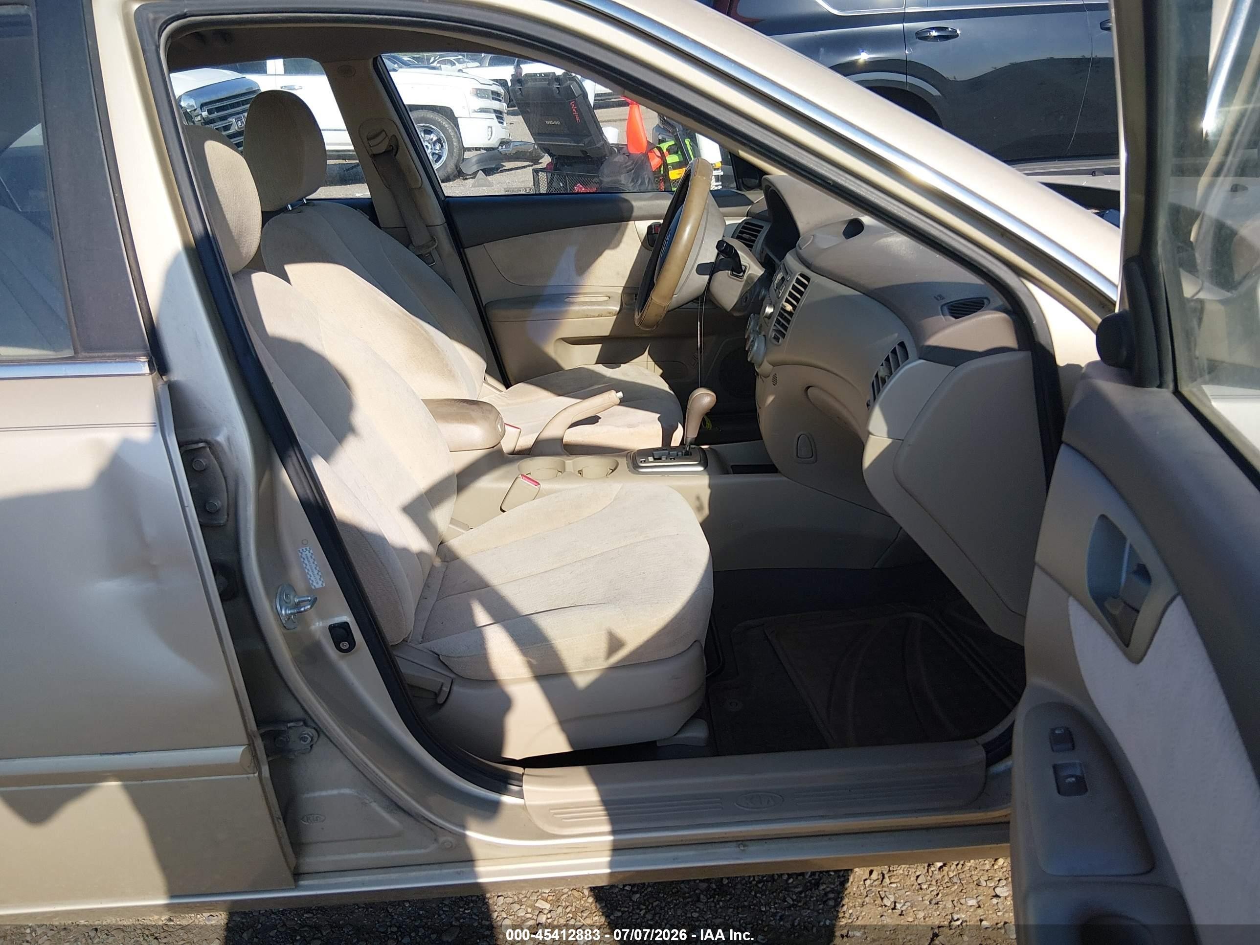 2008 Kia Optima Lx Tan vin: KNAGE123285265530