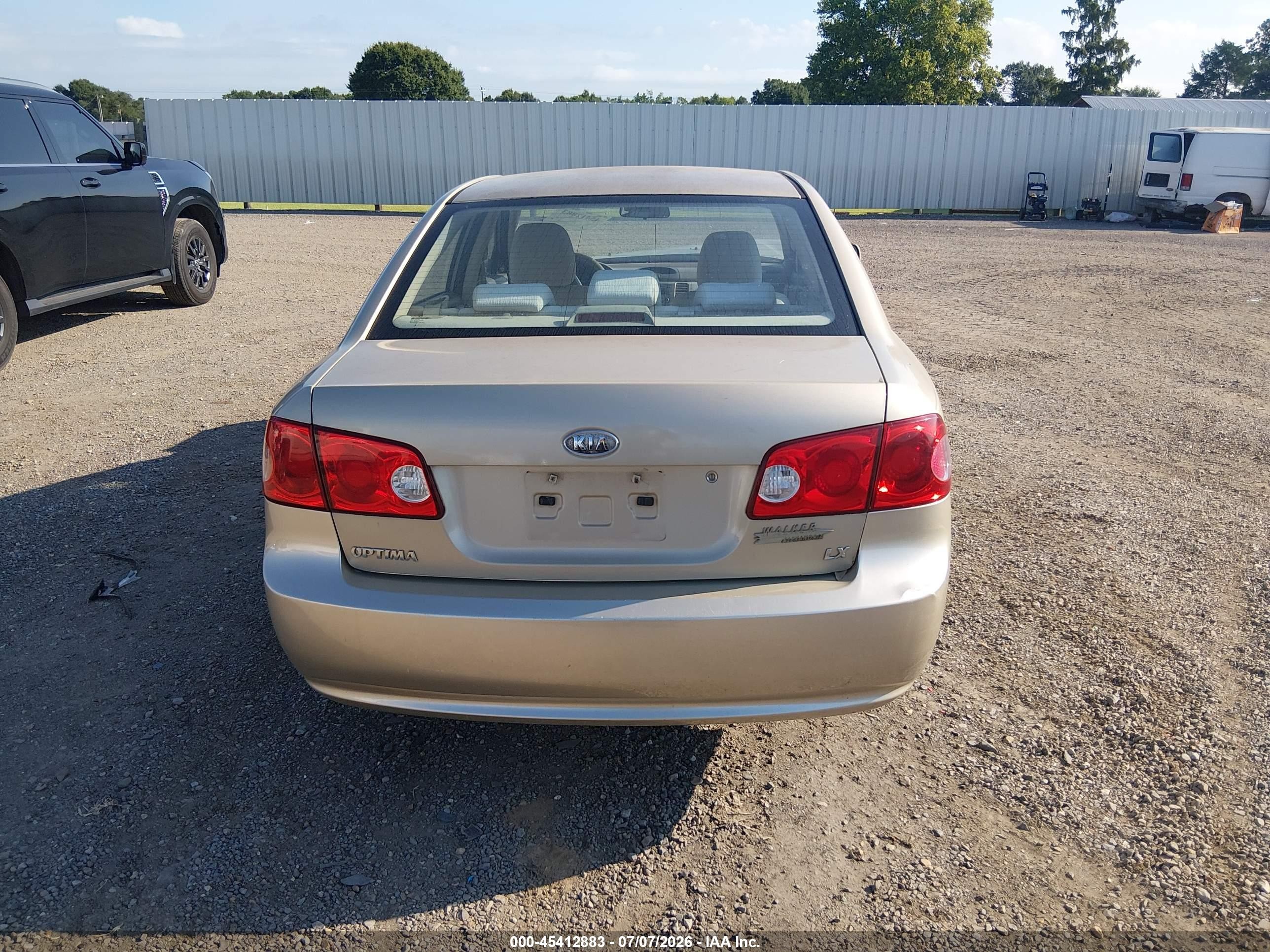 2008 Kia Optima Lx Tan vin: KNAGE123285265530