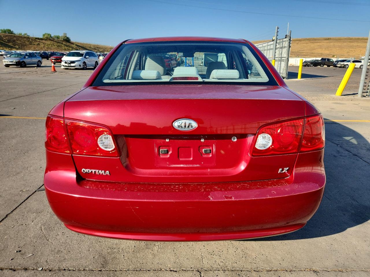 2008 Kia Optima Lx Red vin: KNAGE123385239275