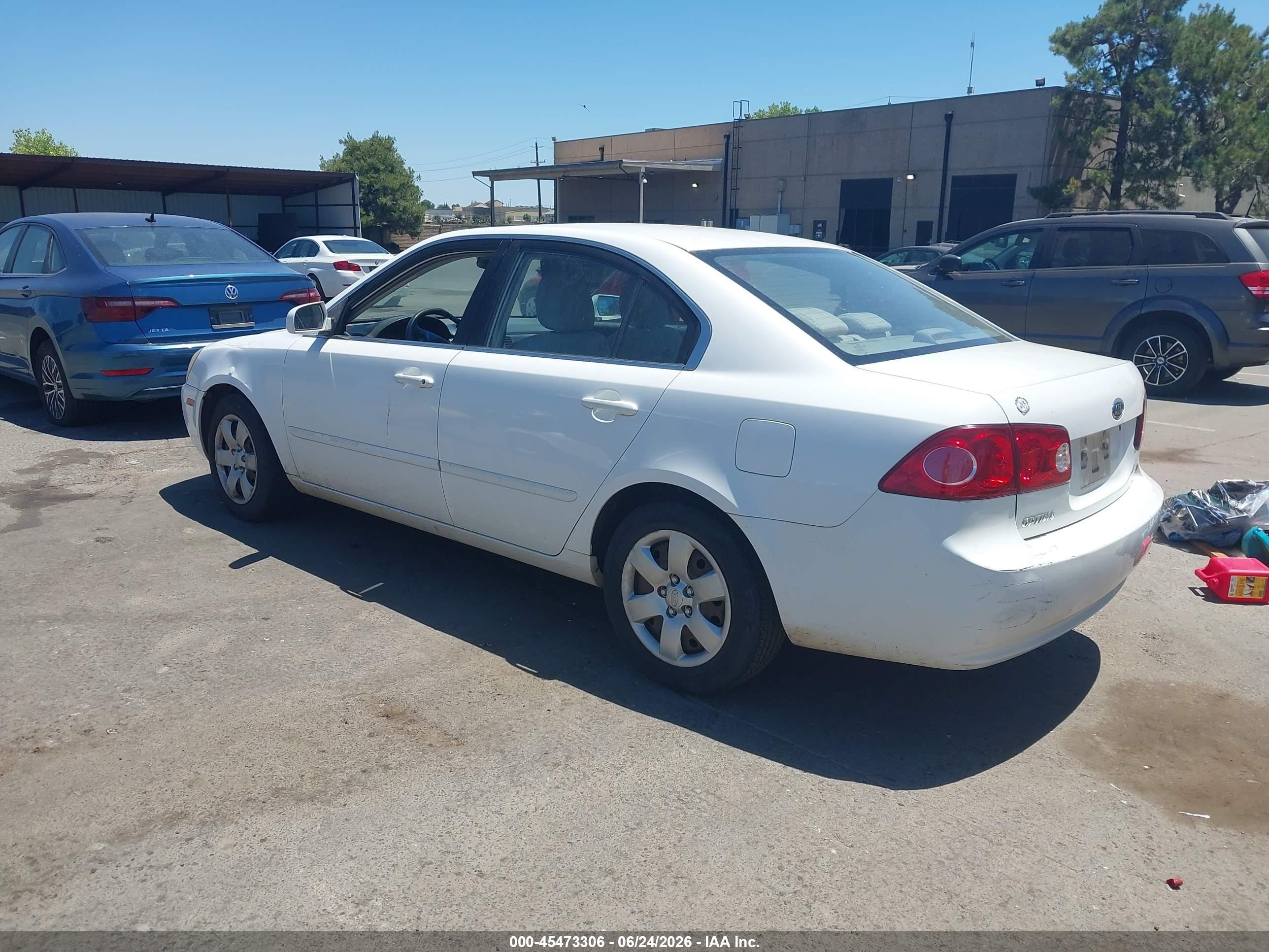 2007 Kia Optima Lx White vin: KNAGE123475125638