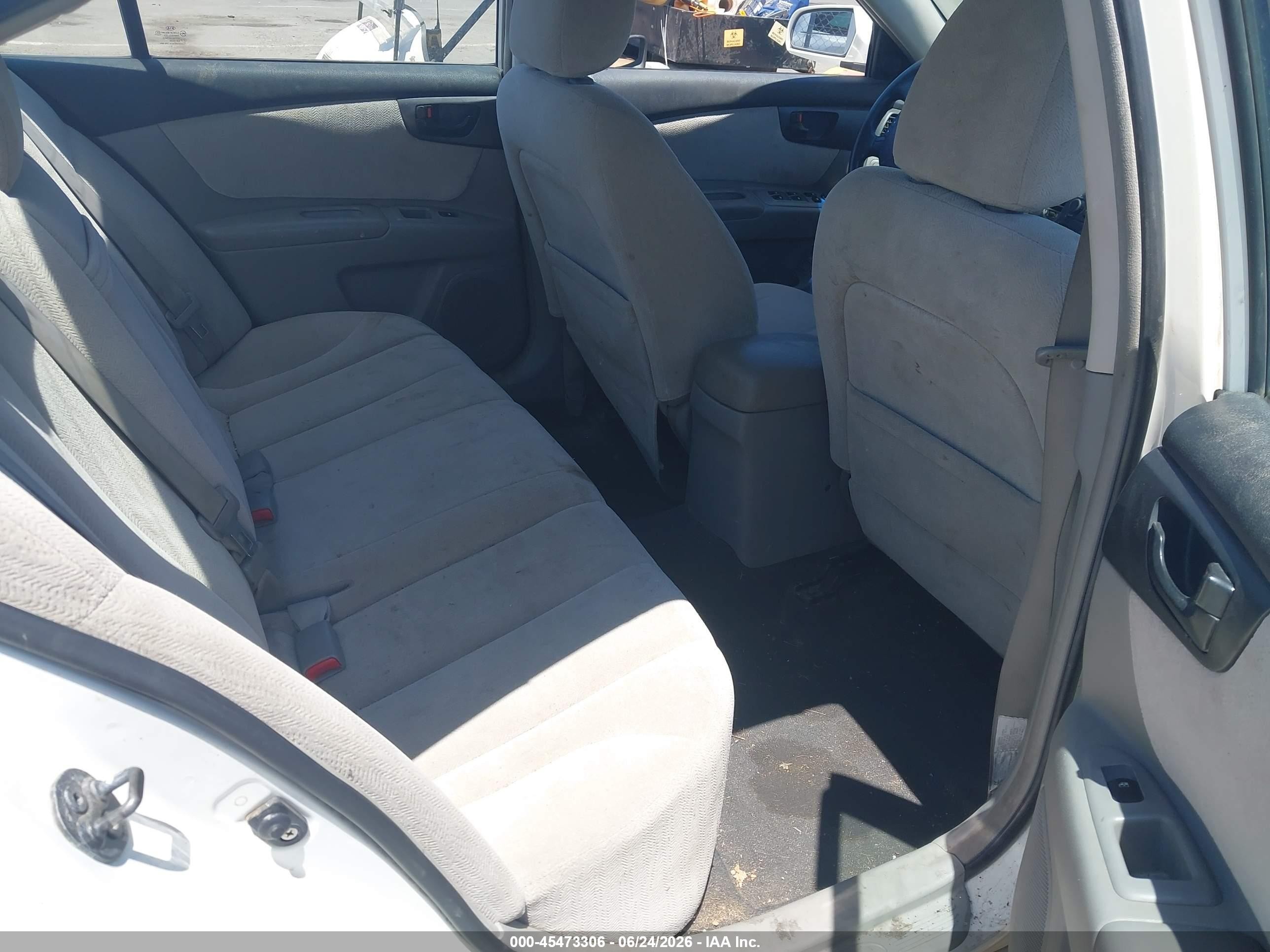 2007 Kia Optima Lx White vin: KNAGE123475125638