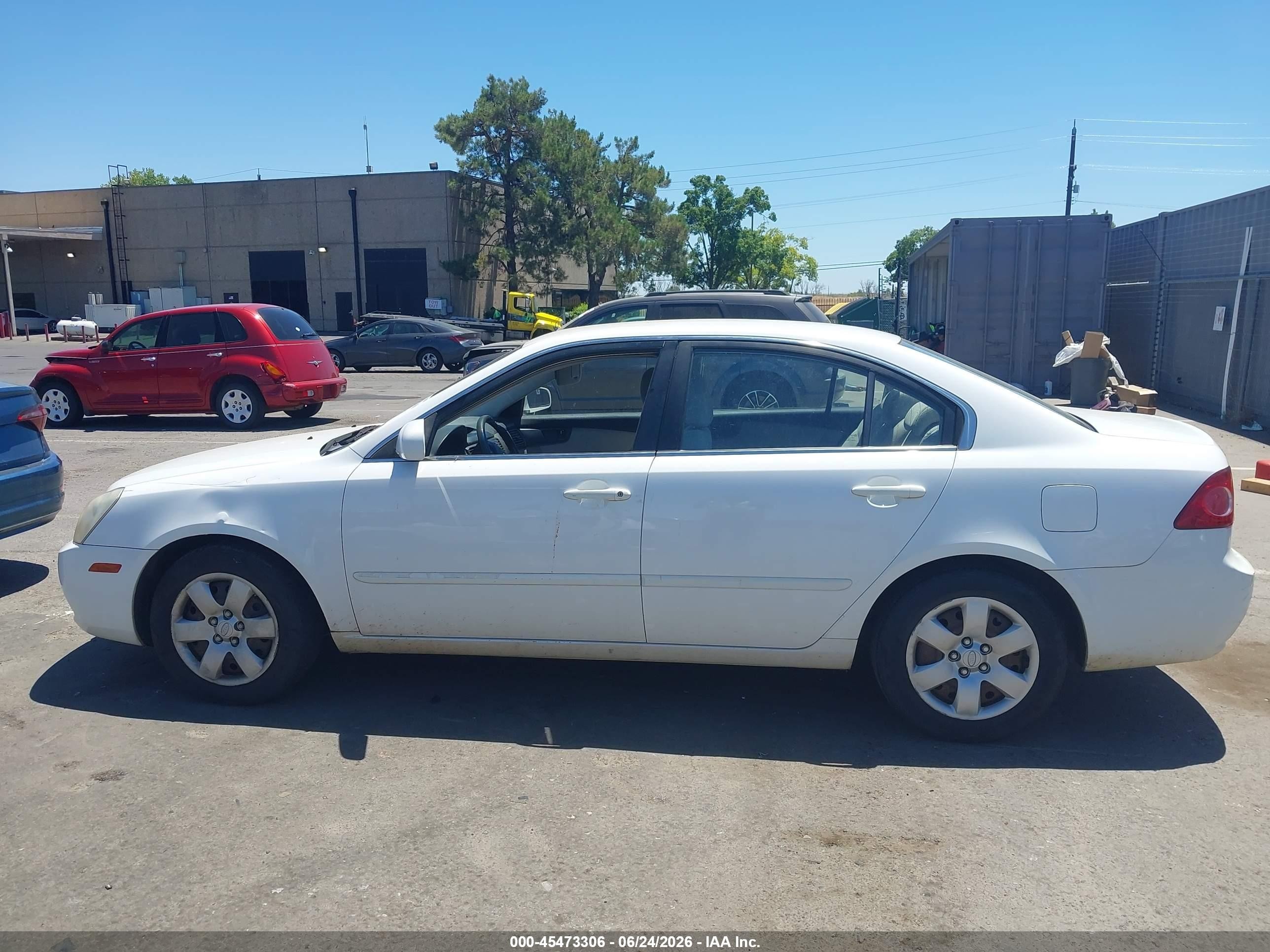 2007 Kia Optima Lx White vin: KNAGE123475125638