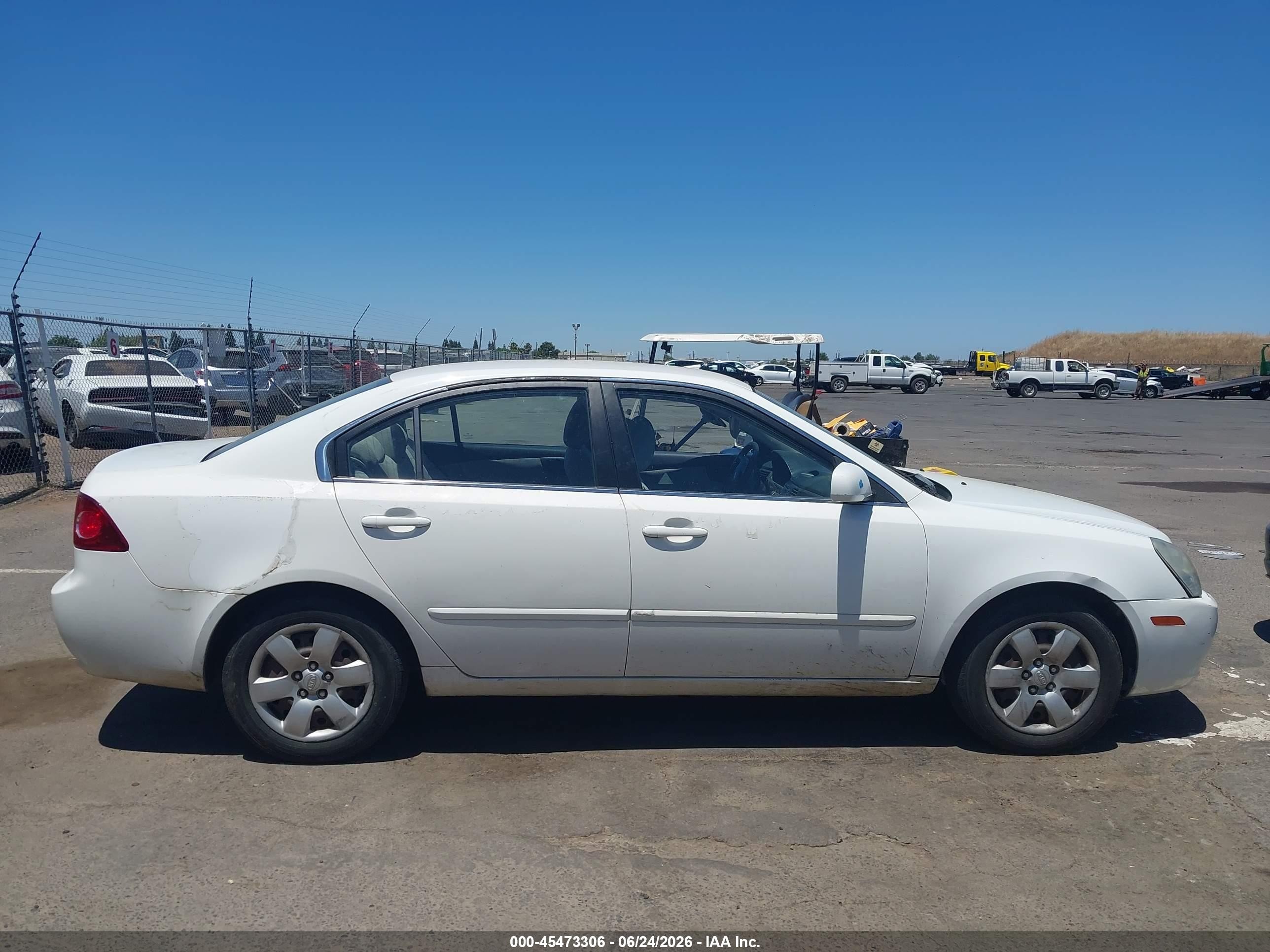 2007 Kia Optima Lx White vin: KNAGE123475125638