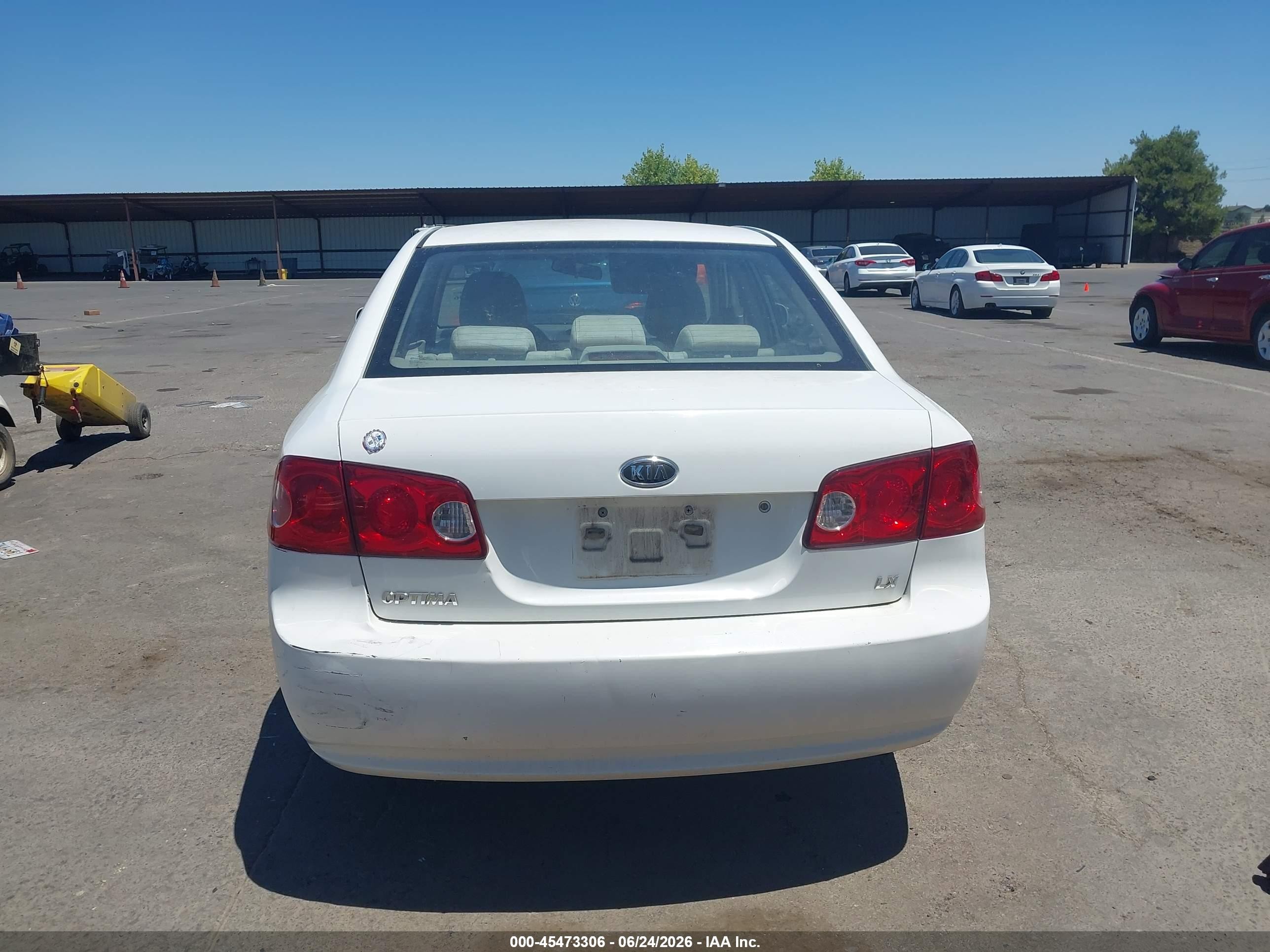 2007 Kia Optima Lx White vin: KNAGE123475125638
