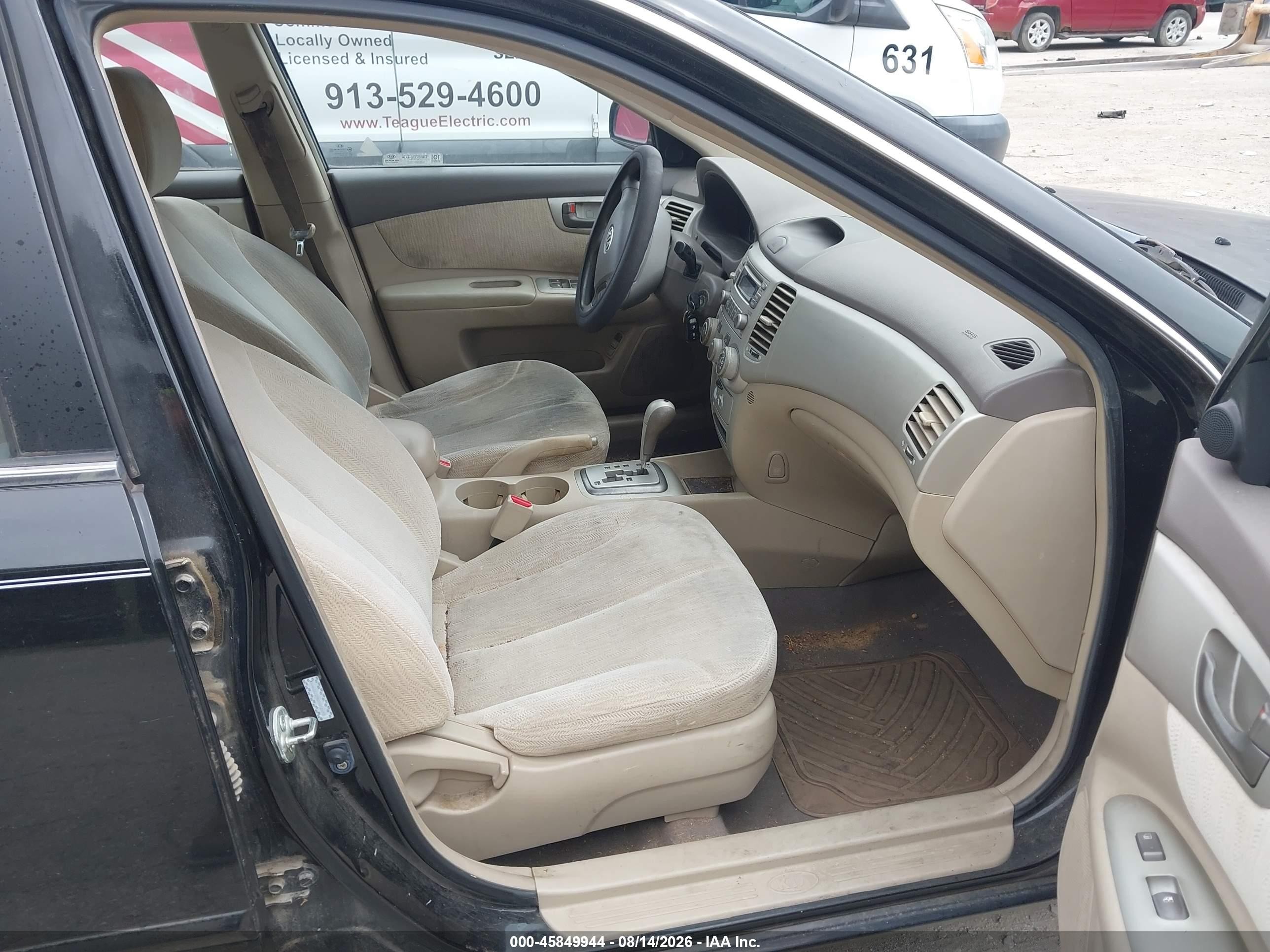 2008 Kia Optima Lx Black vin: KNAGE123585212692