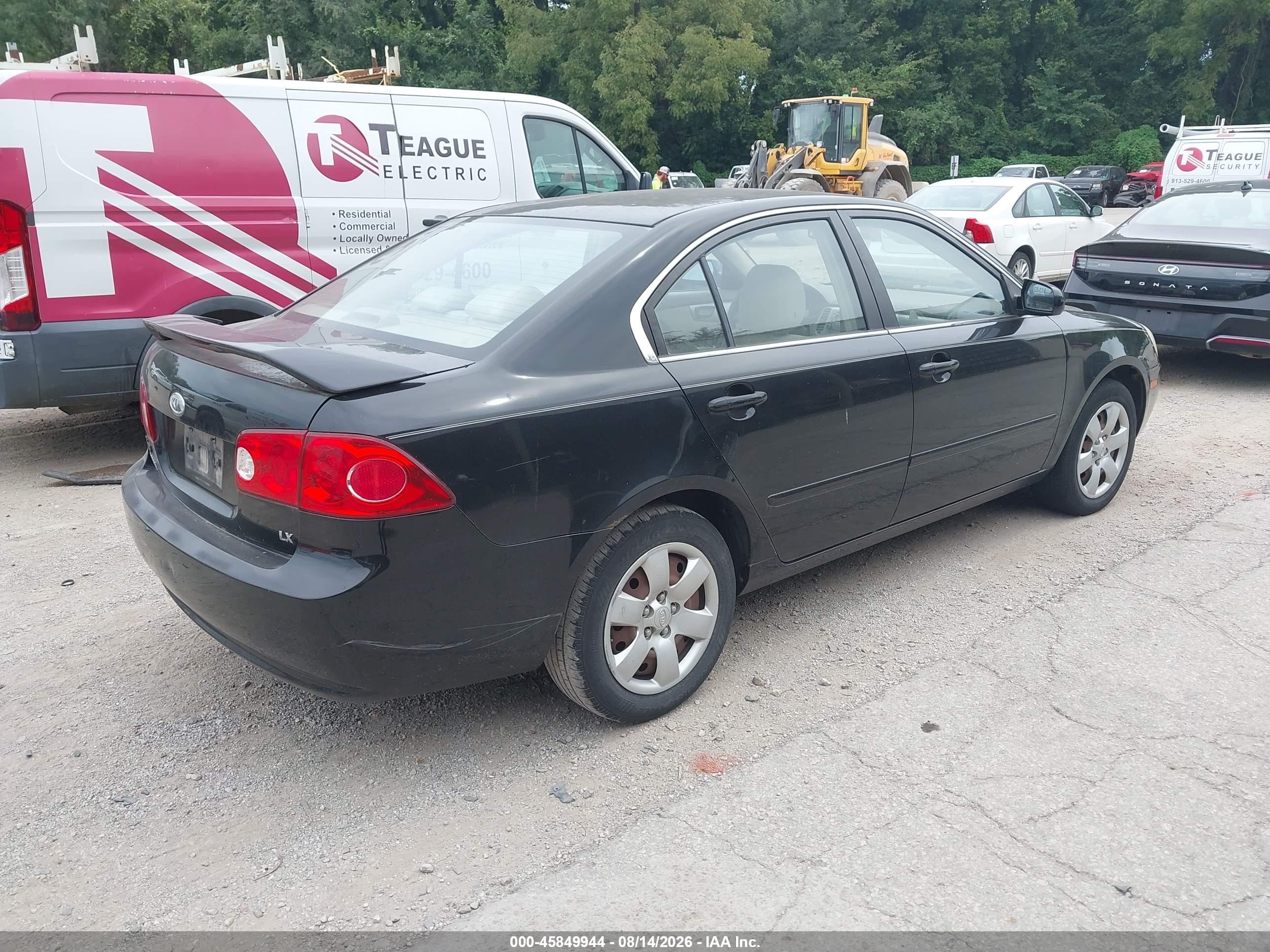 2008 Kia Optima Lx Black vin: KNAGE123585212692