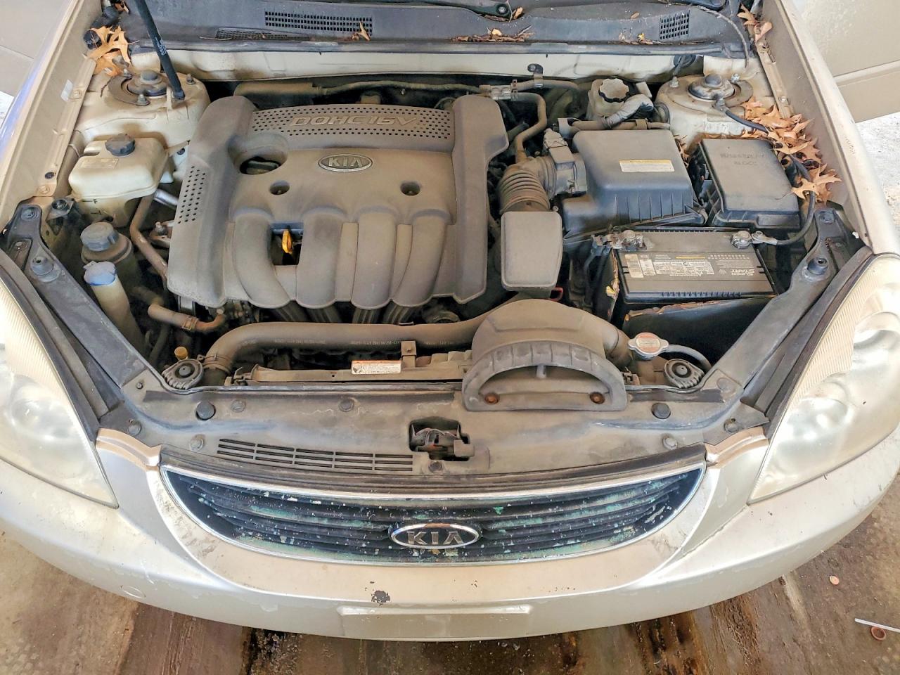 2008 Kia Optima Lx Gold vin: KNAGE123685204522