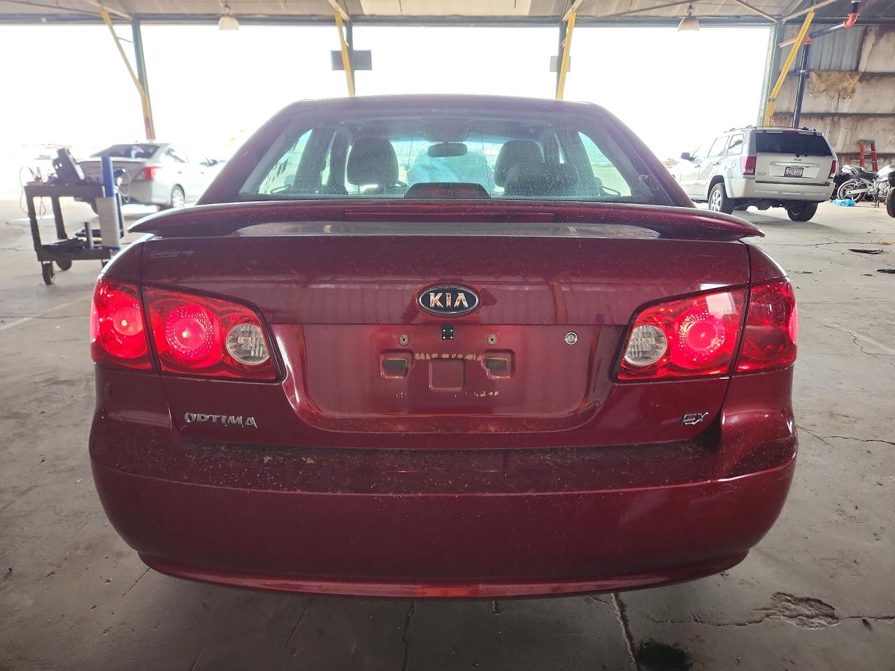 2007 Kia Optima Lx Red vin: KNAGE123775113841