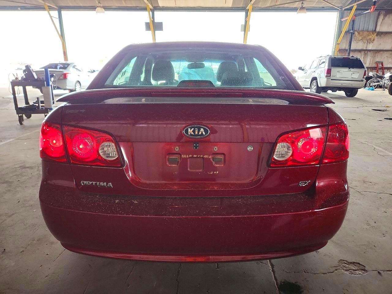 2007 Kia Optima Lx Red vin: KNAGE123775113841