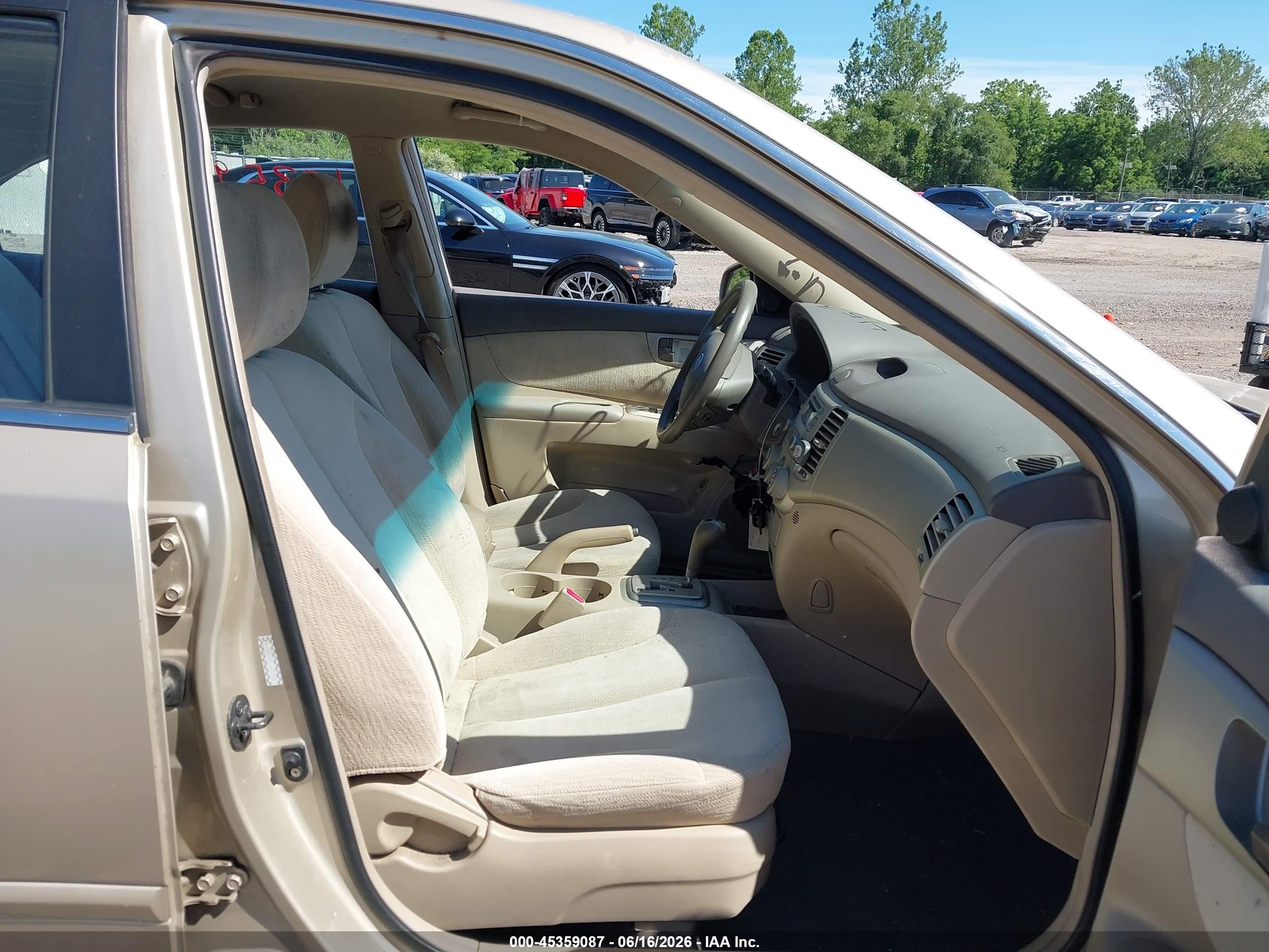 2007 Kia Optima Lx Gold vin: KNAGE123875121754