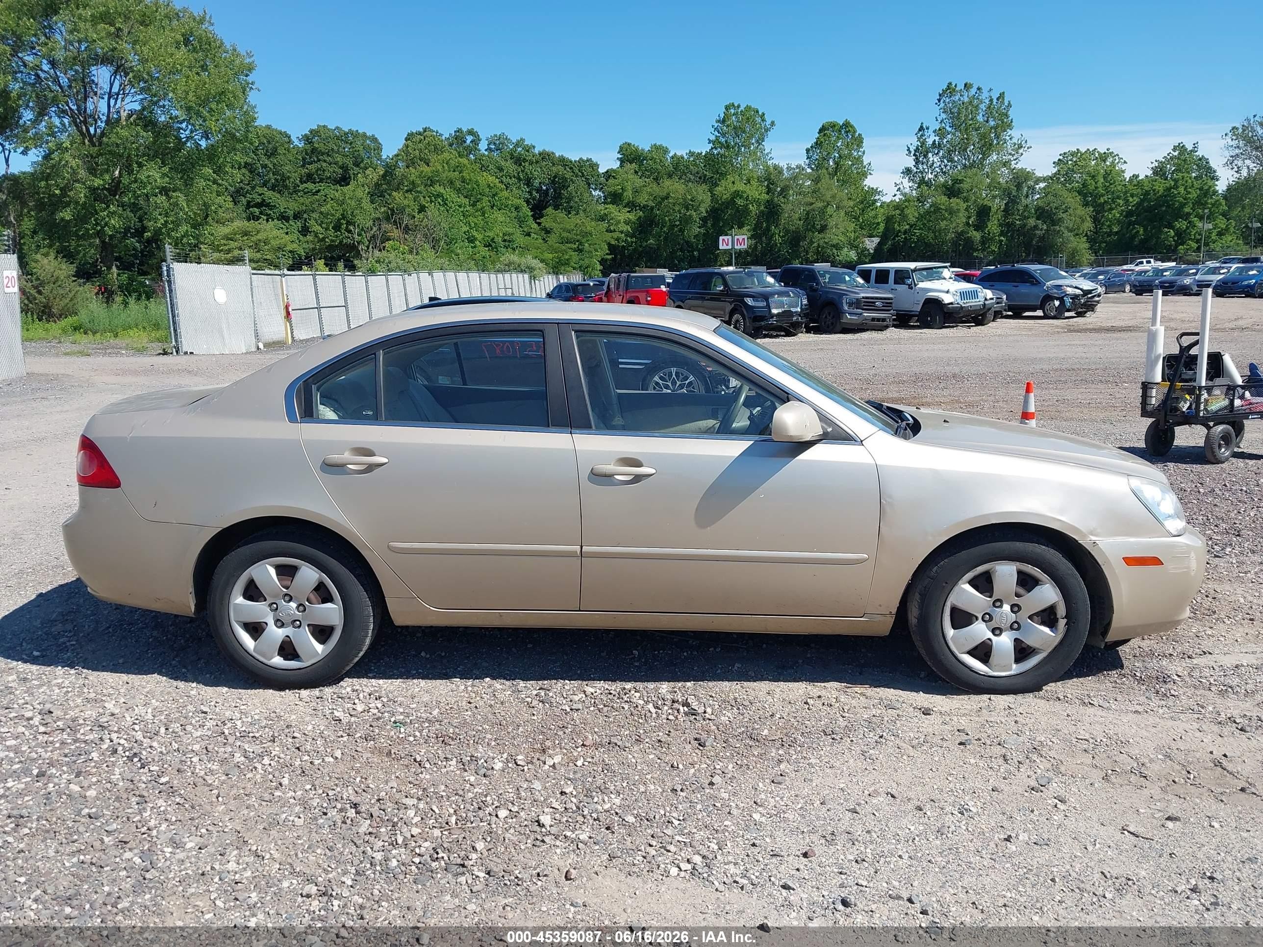 2007 Kia Optima Lx Gold vin: KNAGE123875121754