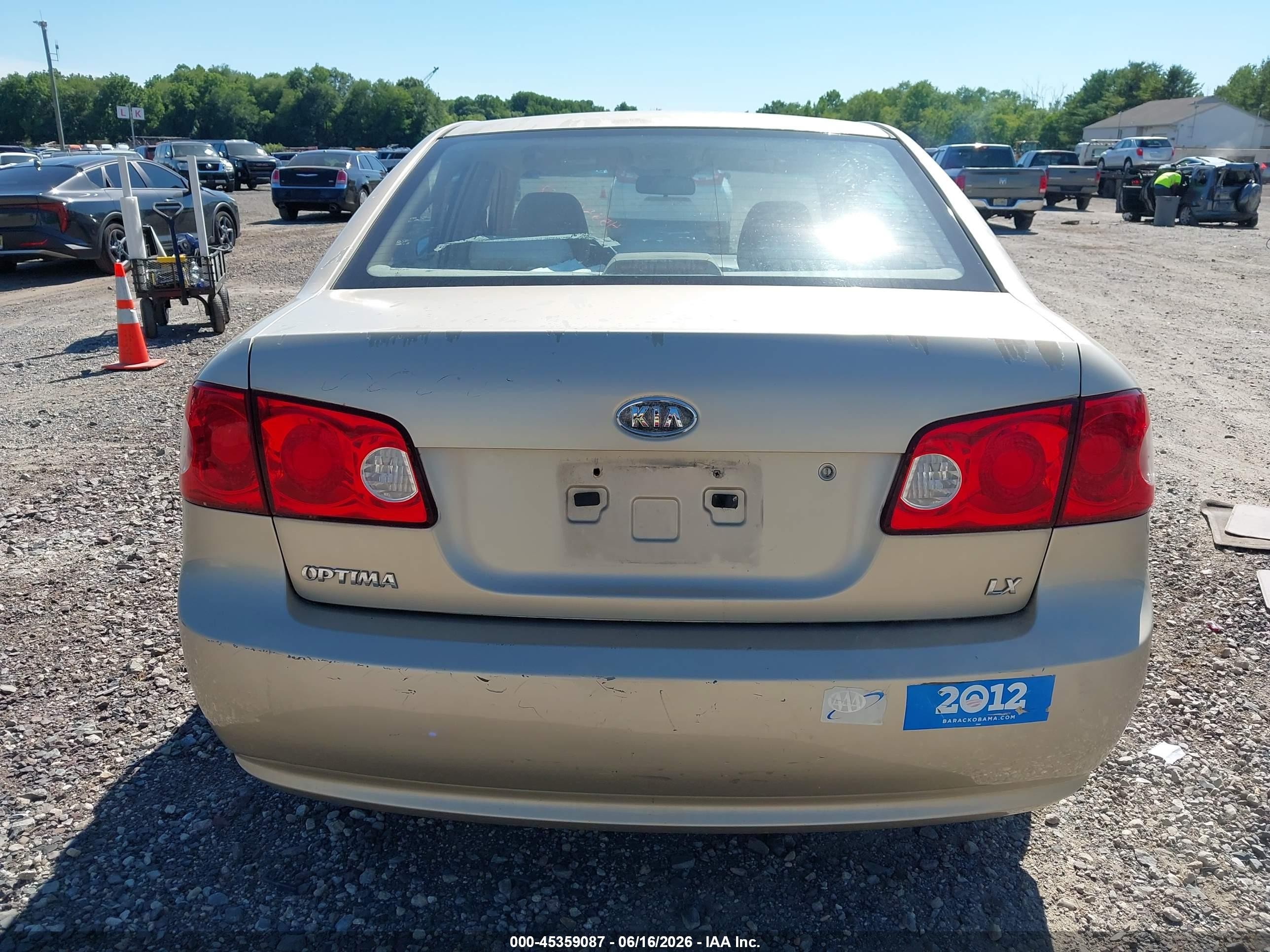 2007 Kia Optima Lx Gold vin: KNAGE123875121754