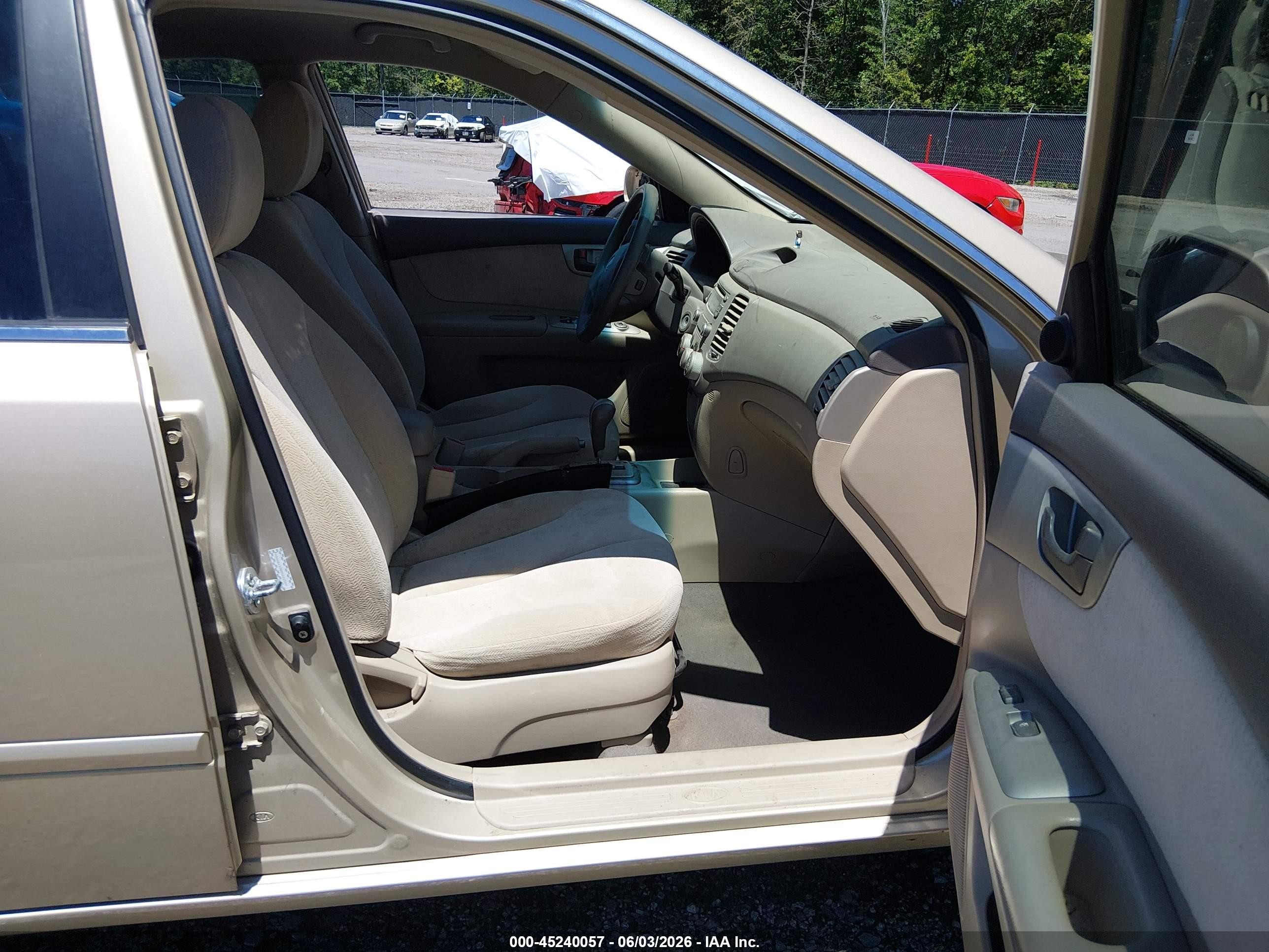 2008 Kia Optima Lx Cream vin: KNAGE123885222584