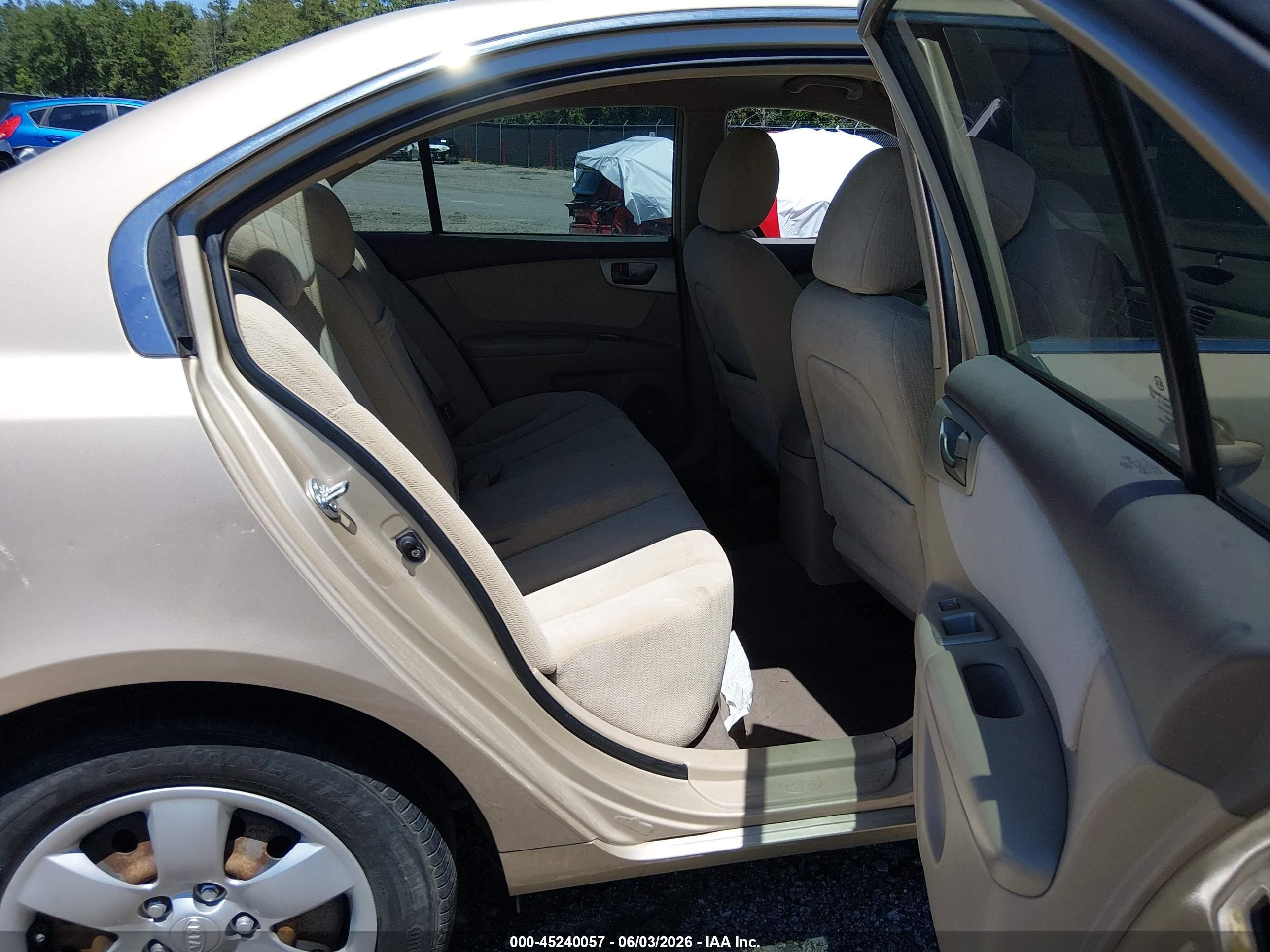 2008 Kia Optima Lx Cream vin: KNAGE123885222584