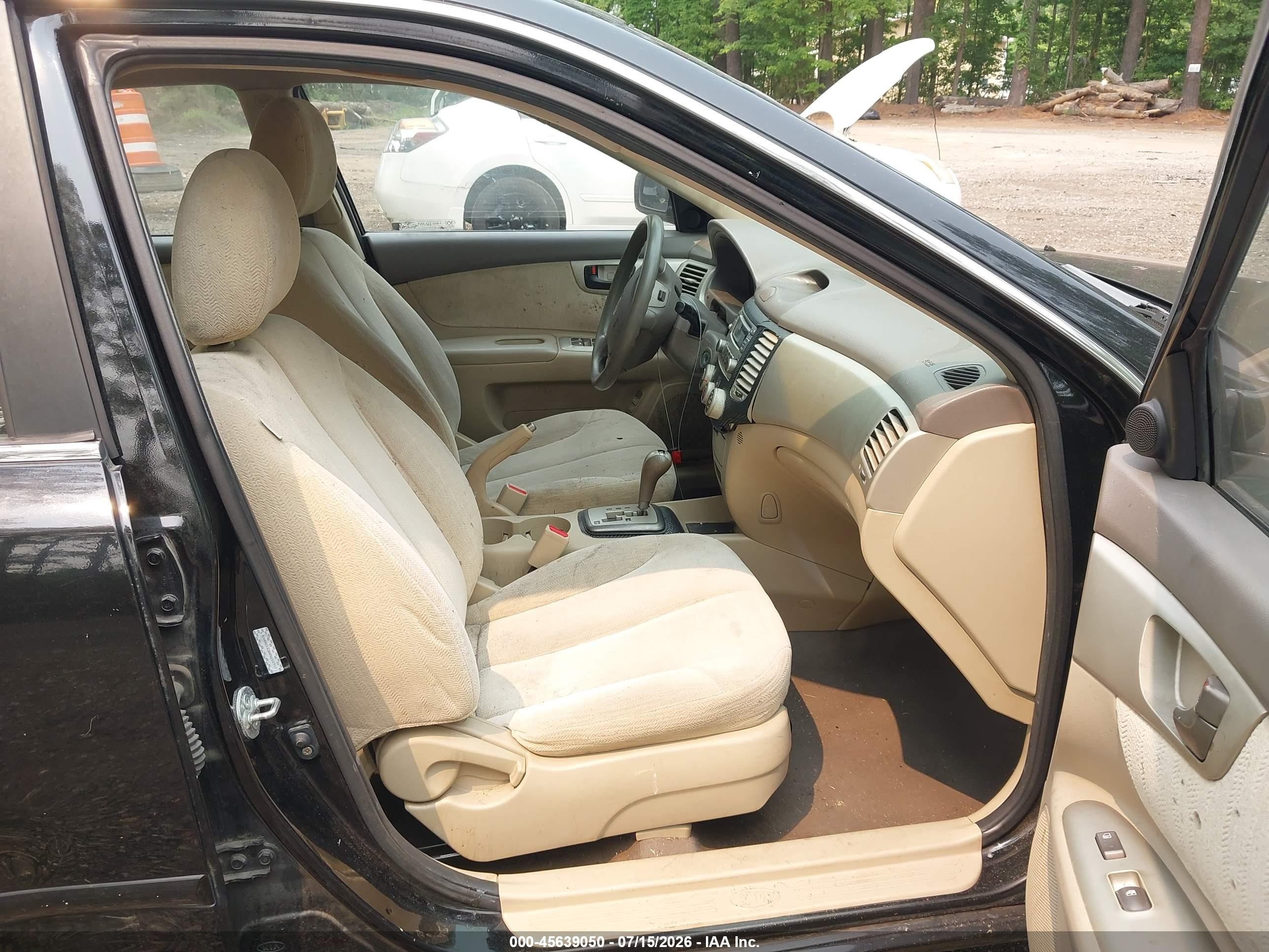 2008 Kia Optima Lx Black vin: KNAGE123885255911