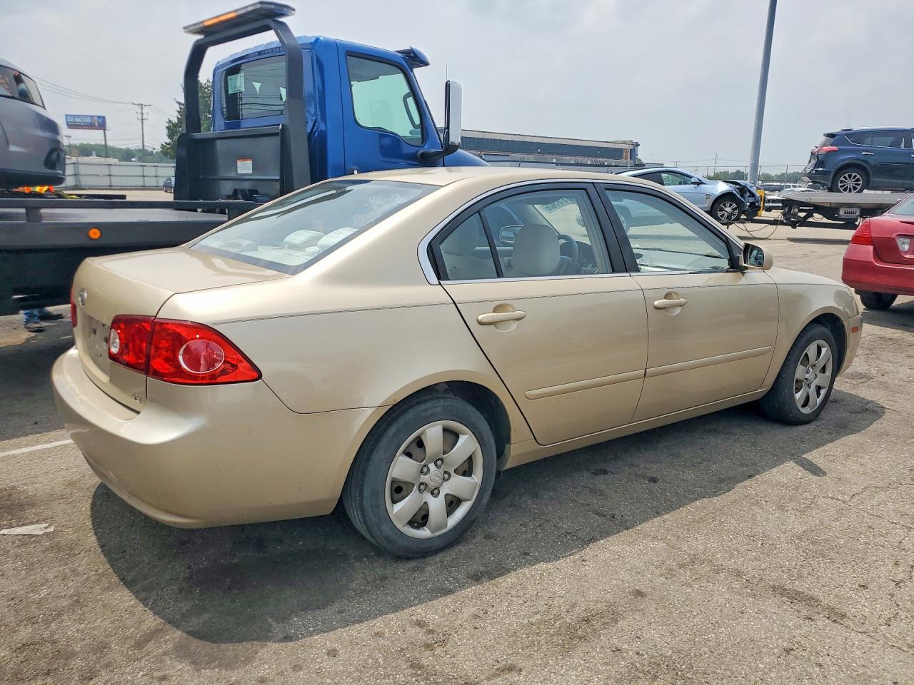 2008 Kia Optima Lx Beige vin: KNAGE123985203350