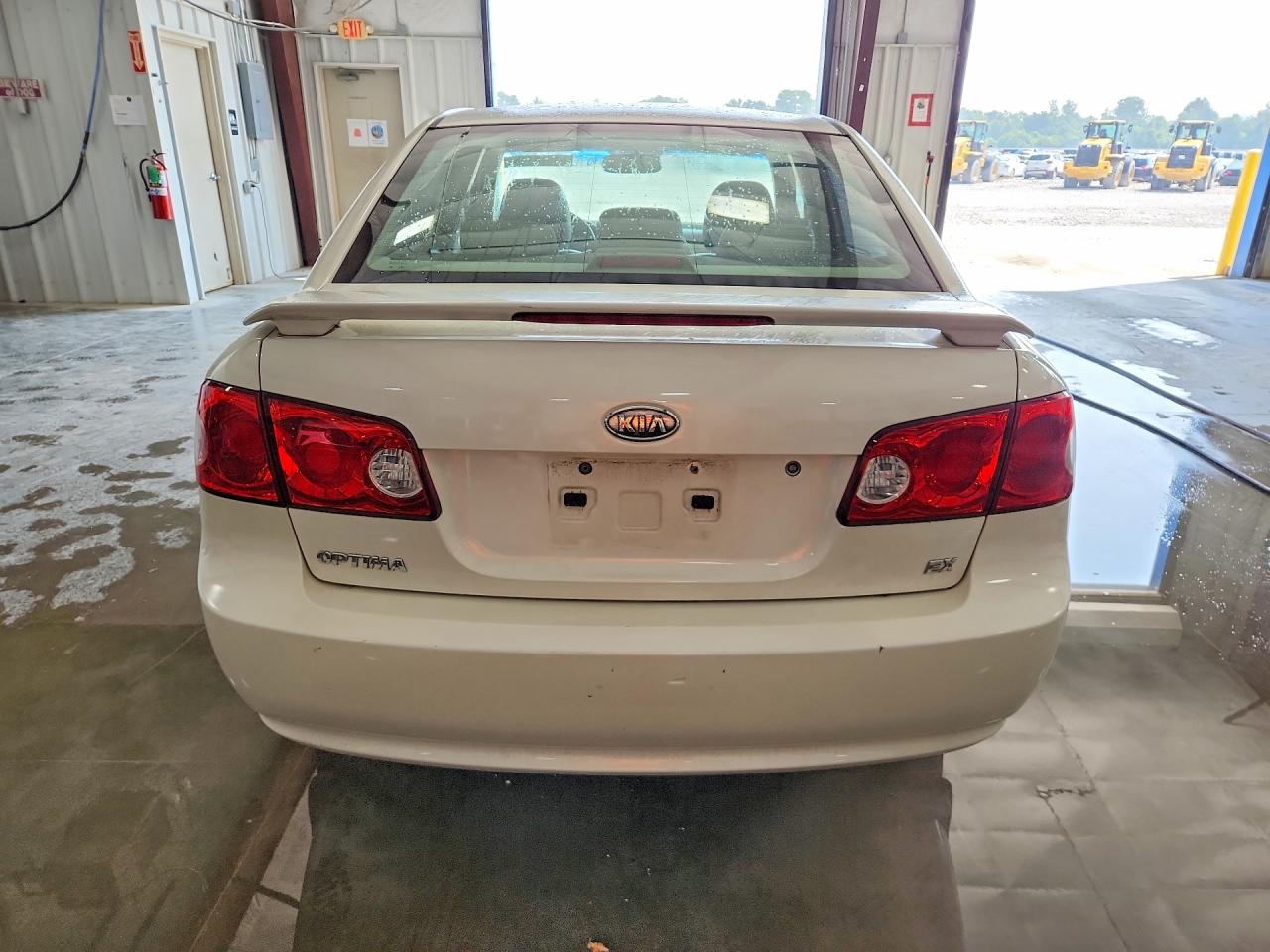 2008 Kia Optima Lx White vin: KNAGE123985213795