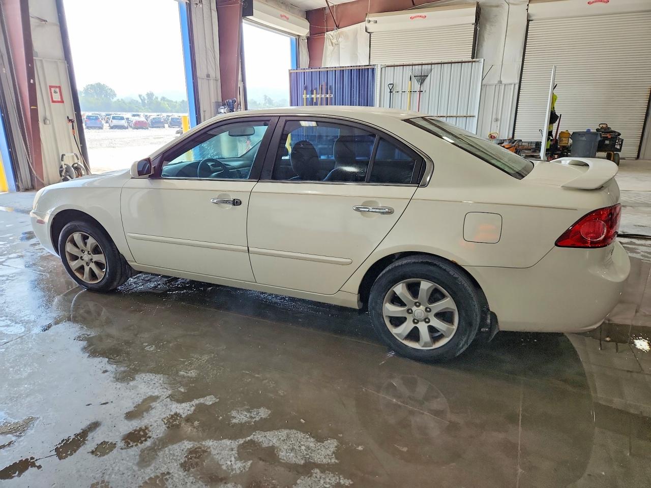 2008 Kia Optima Lx White vin: KNAGE123985213795