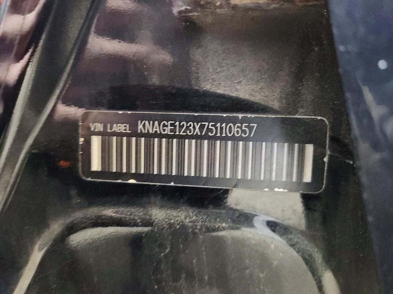2007 Kia Optima Lx Black vin: KNAGE123X75110657