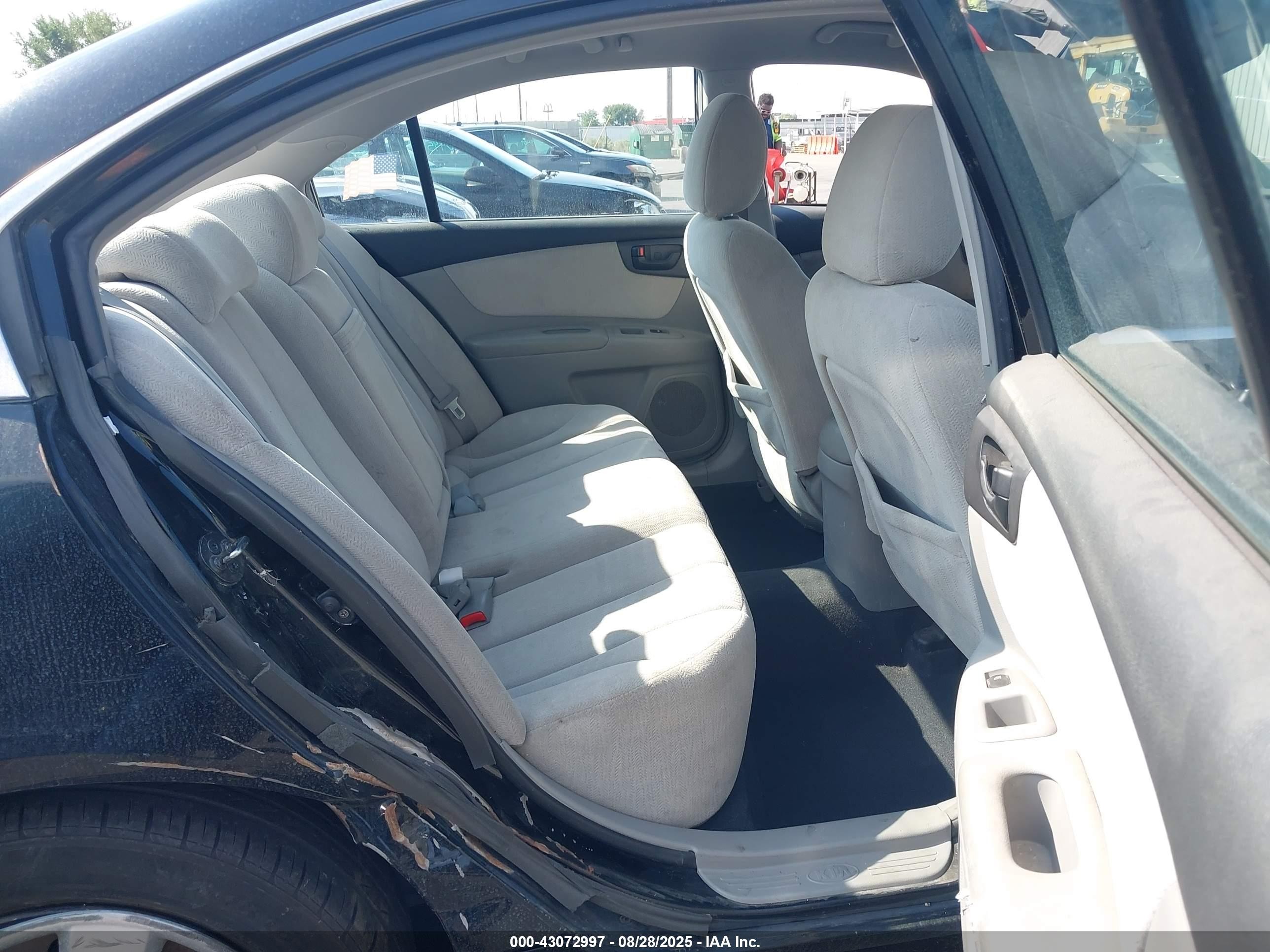 2007 Kia Optima Lx Black vin: KNAGE123X75132710