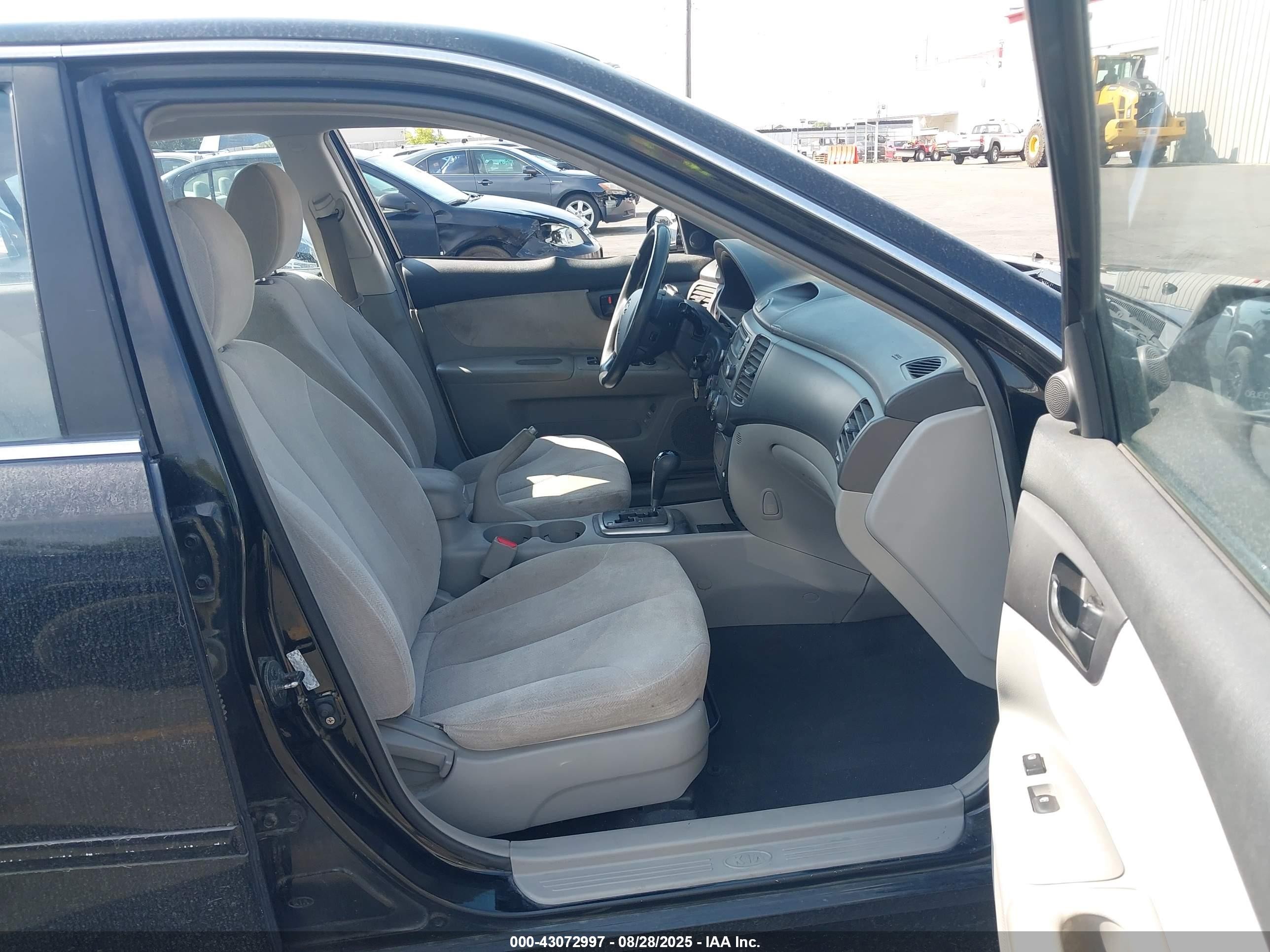 2007 Kia Optima Lx Black vin: KNAGE123X75132710