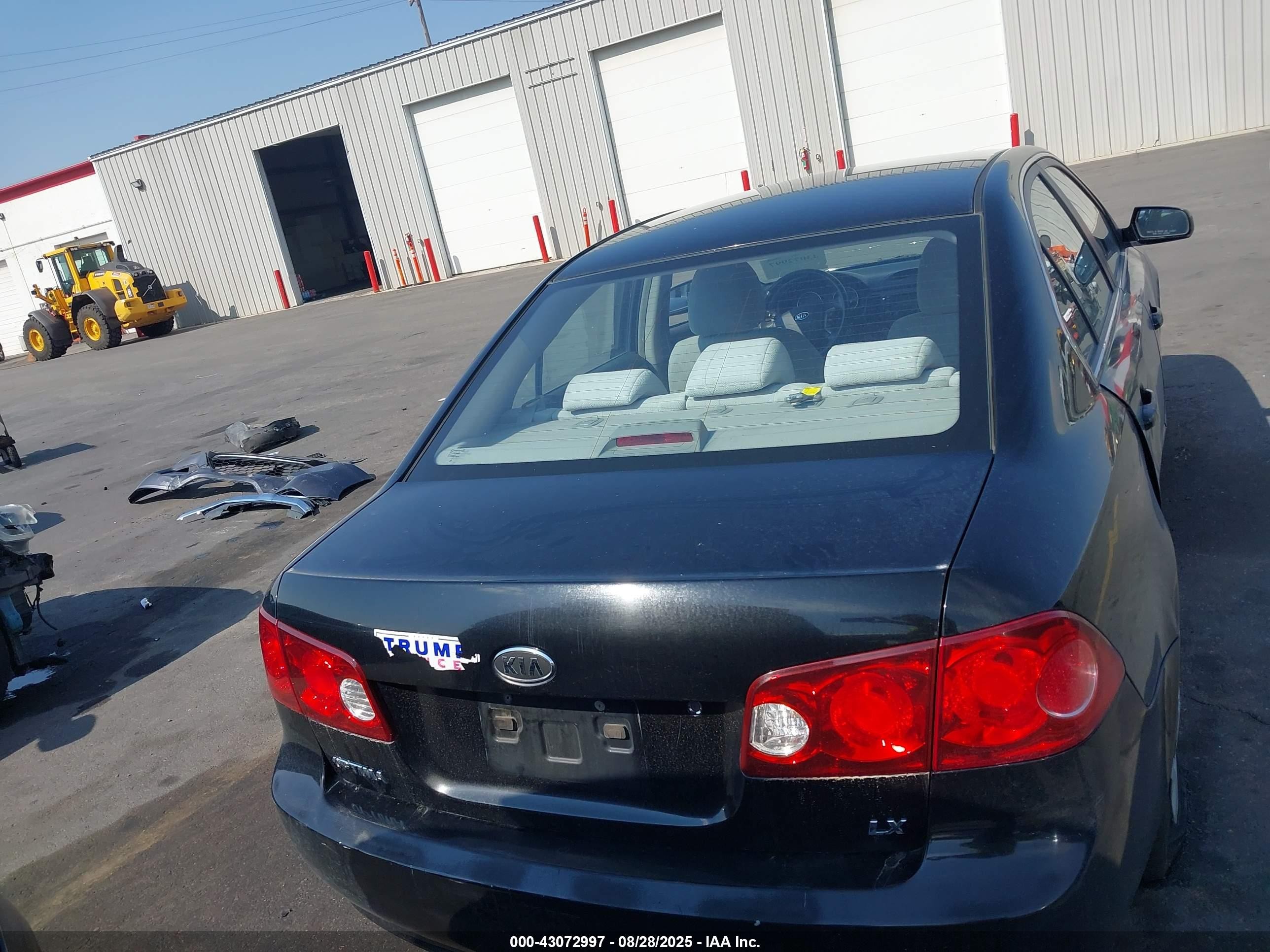 2007 Kia Optima Lx Black vin: KNAGE123X75132710