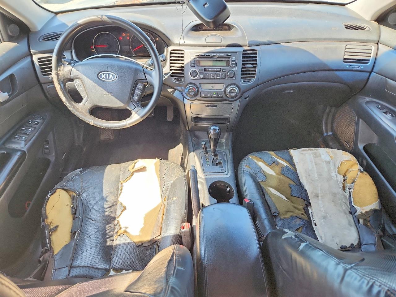 2006 Kia Optima Silver vin: KNAGE124165056737