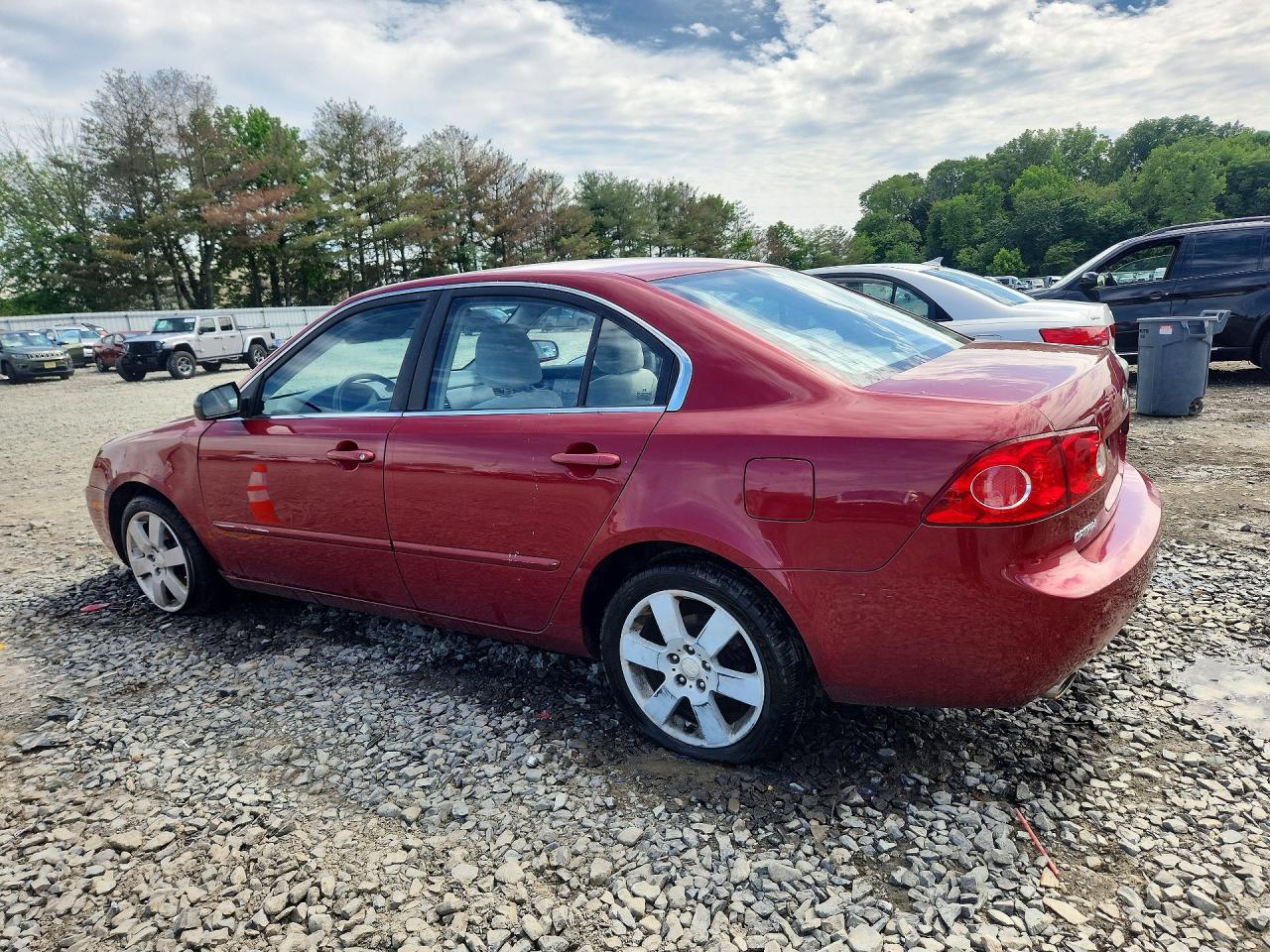 2007 Kia Optima Lx/ex Red vin: KNAGE124375146358