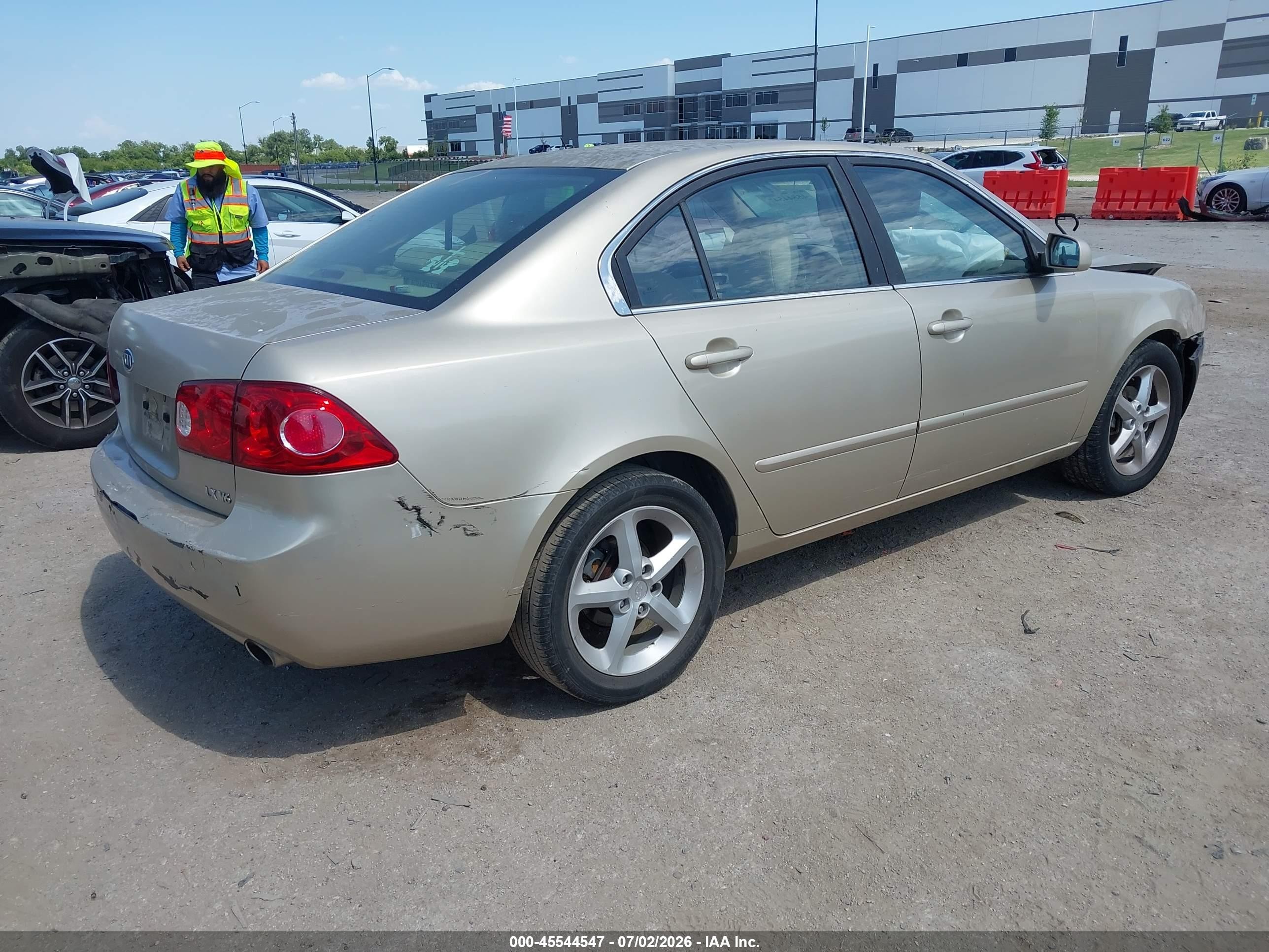 2007 Kia Optima Lx V6 Brown vin: KNAGE124475102370