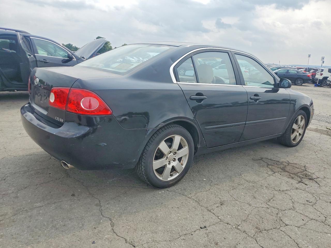 2007 Kia Optima Lx Black vin: KNAGE124675126816