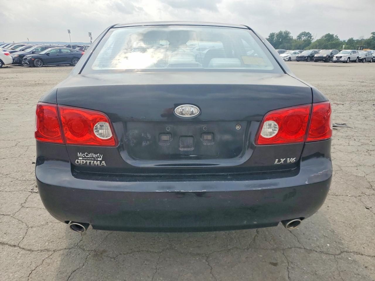 2007 Kia Optima Lx Black vin: KNAGE124675126816