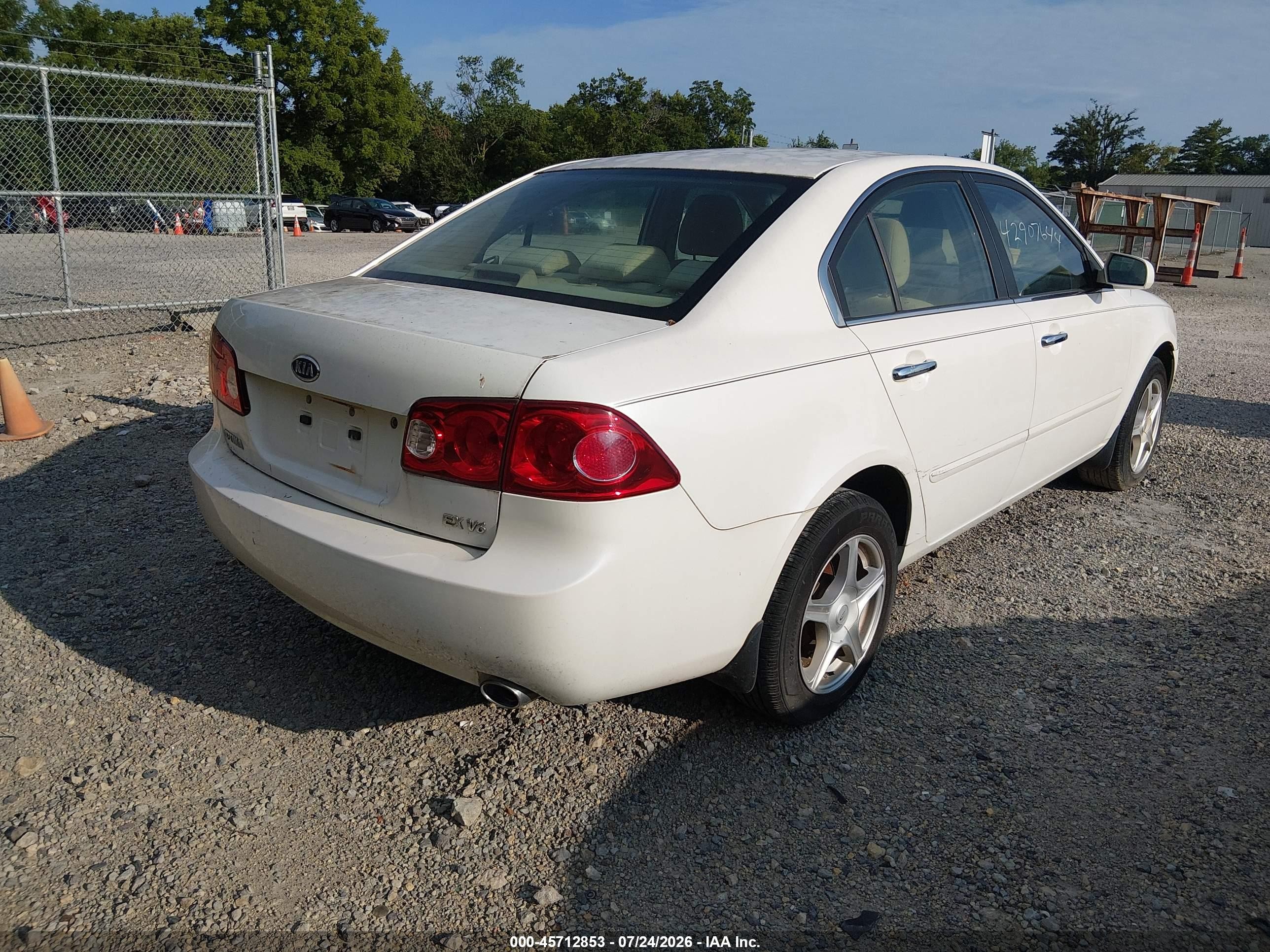 2007 Kia Optima Ex V6 White vin: KNAGE124875140202