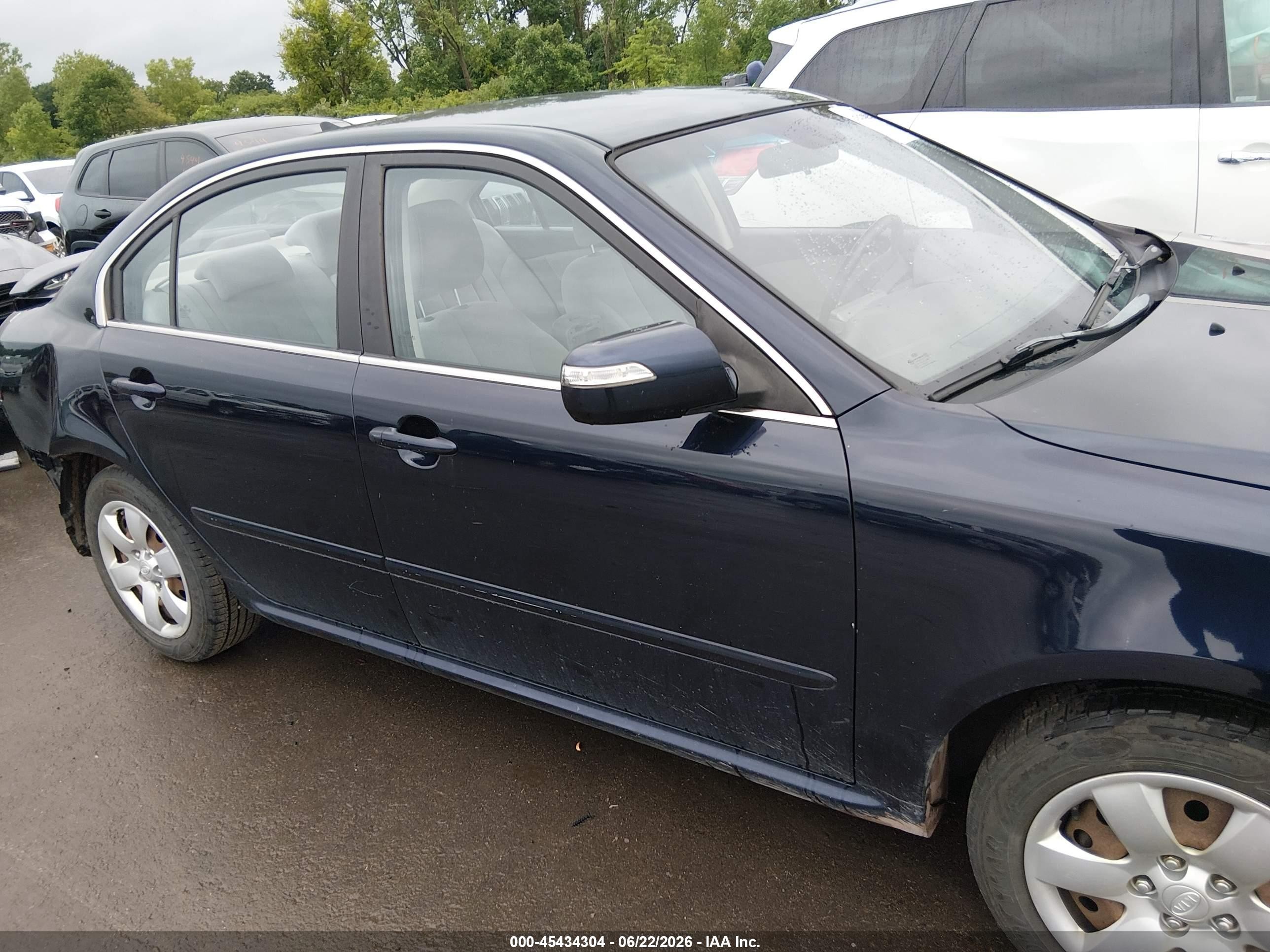 2009 Kia Optima Lx Blue vin: KNAGE228295360270