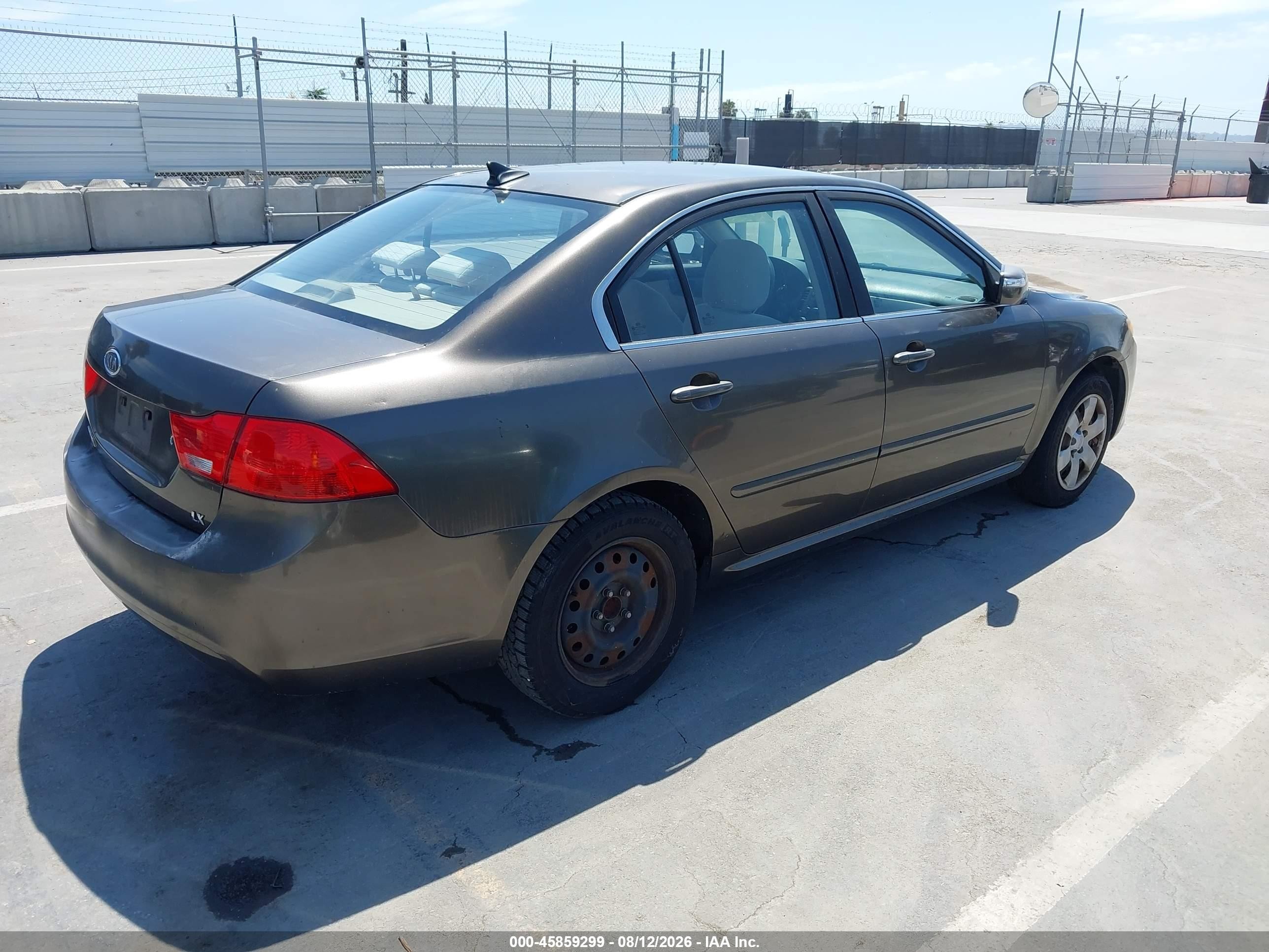 2009 Kia Optima Lx Brown vin: KNAGE228495299178