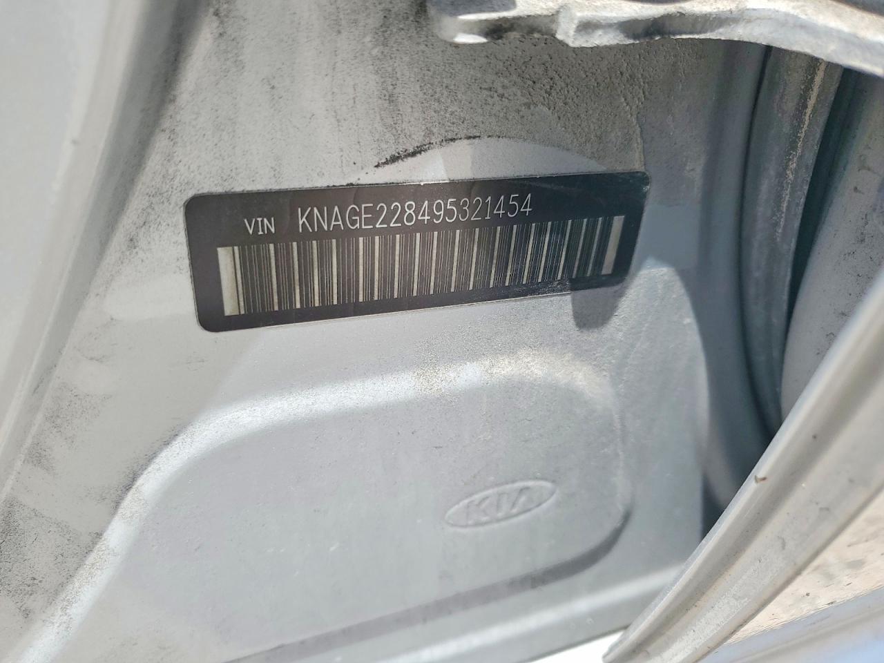 2009 Kia Optima Lx Серебряный vin: KNAGE228495321454