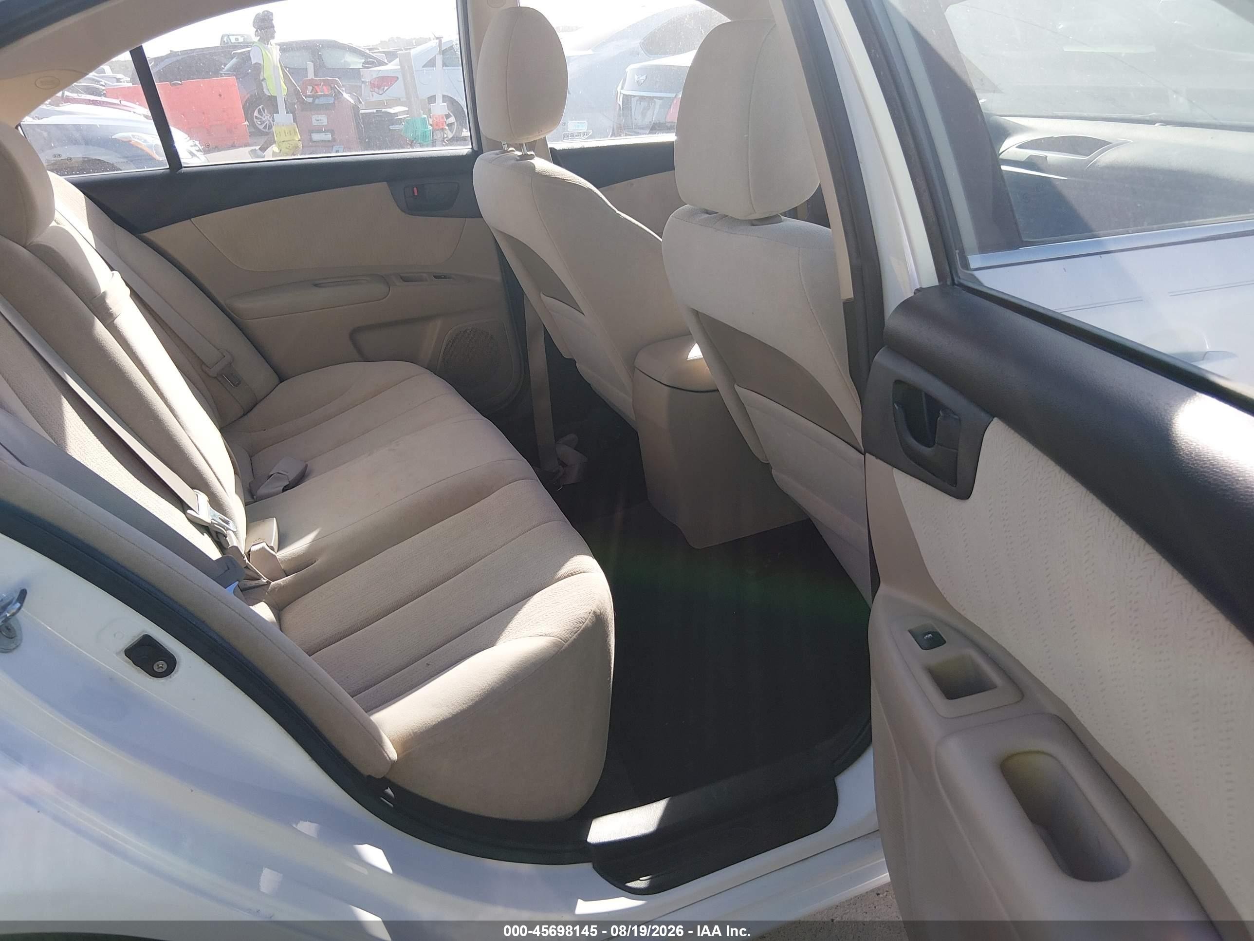 2009 Kia Optima Lx White vin: KNAGE228495323110