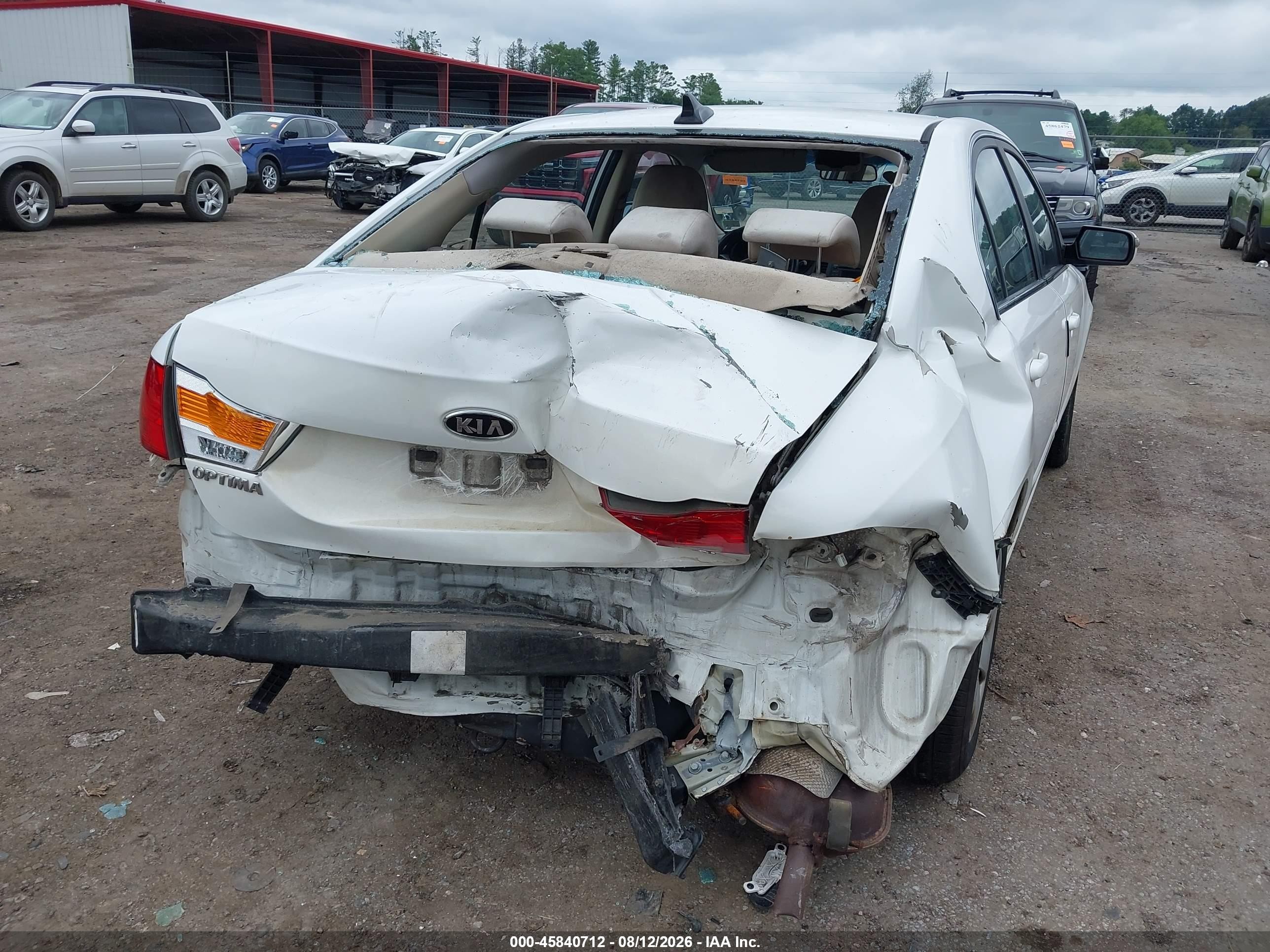 2009 Kia Optima Lx White vin: KNAGE228695310813