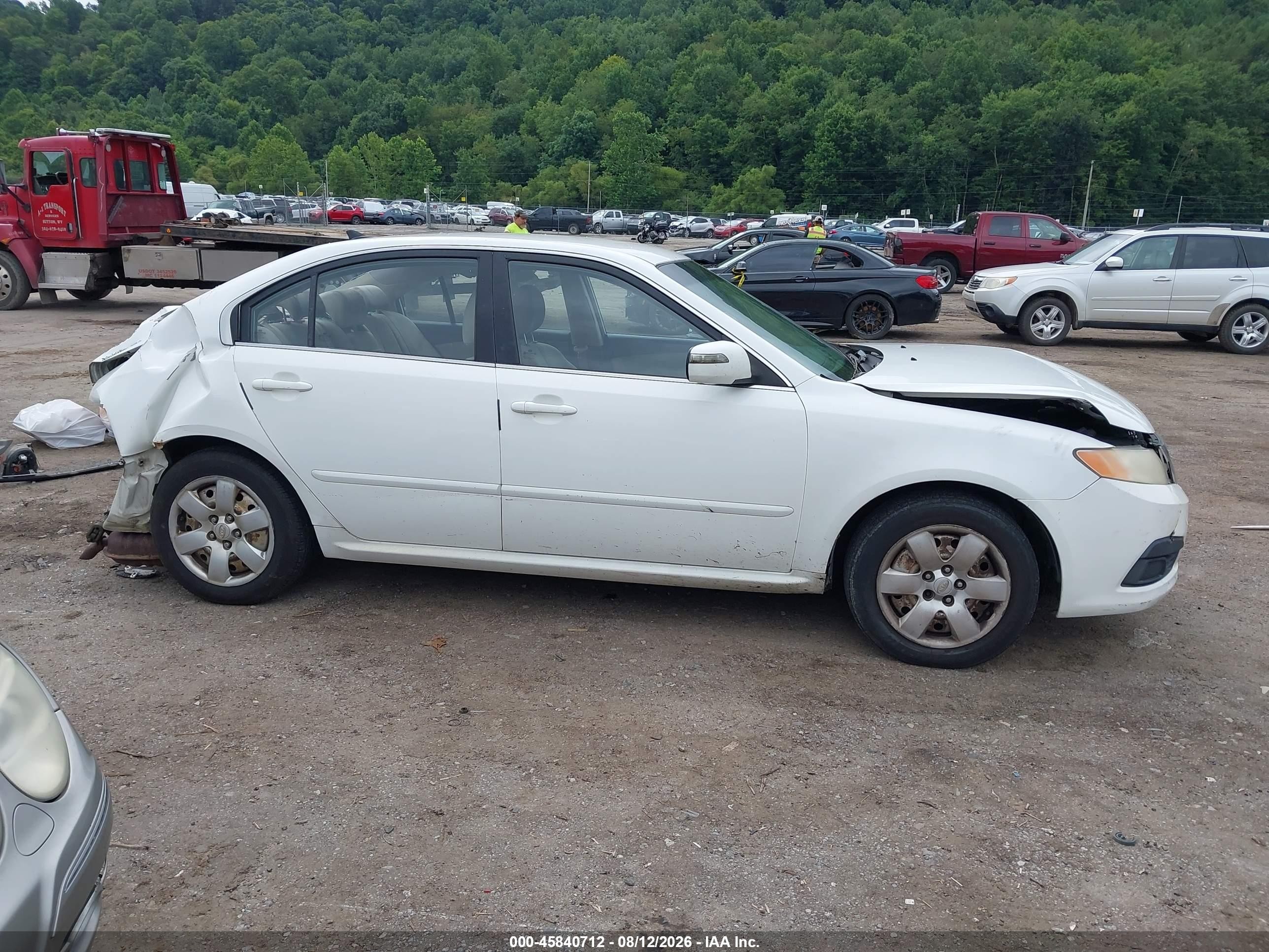 2009 Kia Optima Lx White vin: KNAGE228695310813