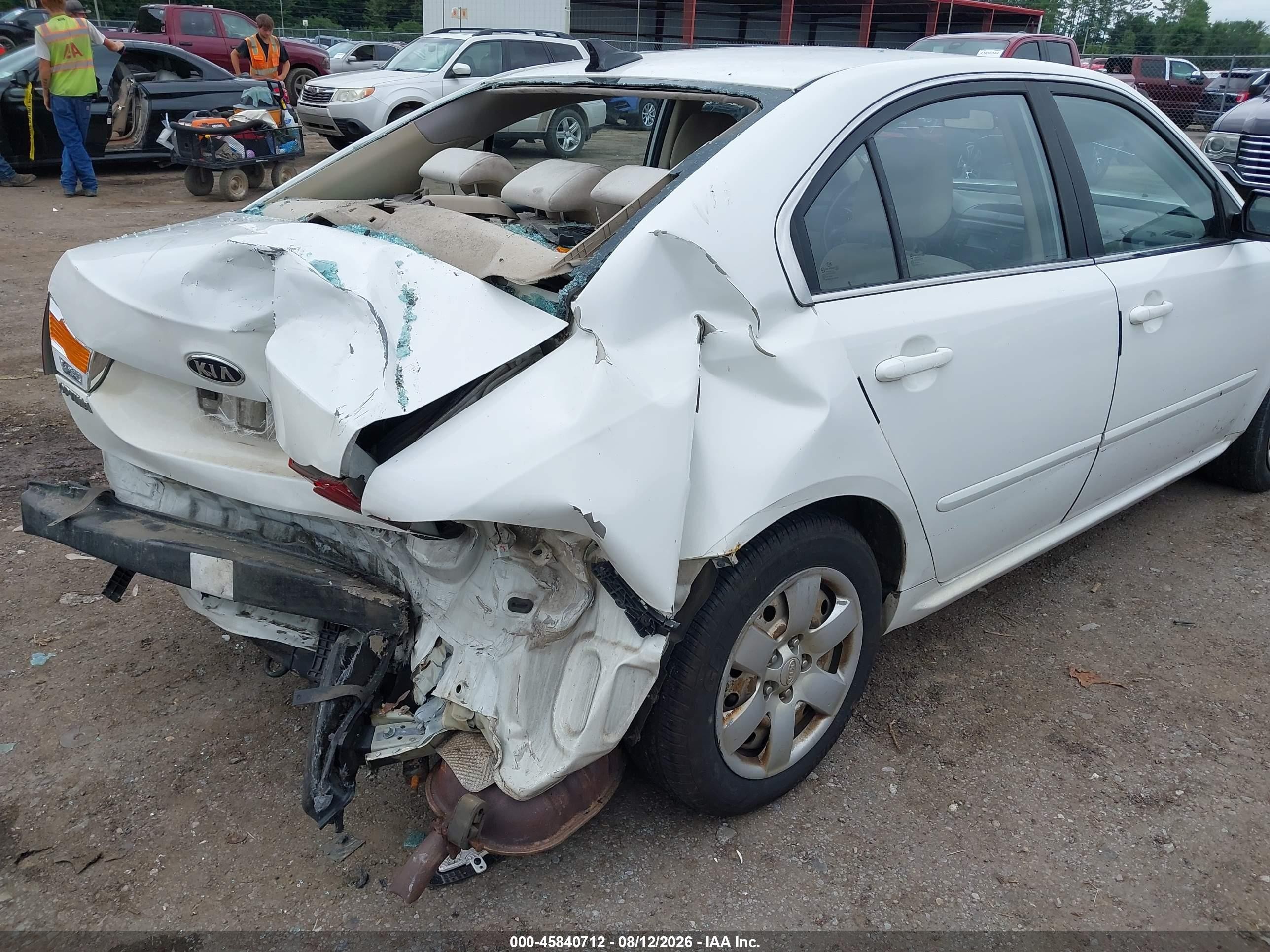 2009 Kia Optima Lx White vin: KNAGE228695310813