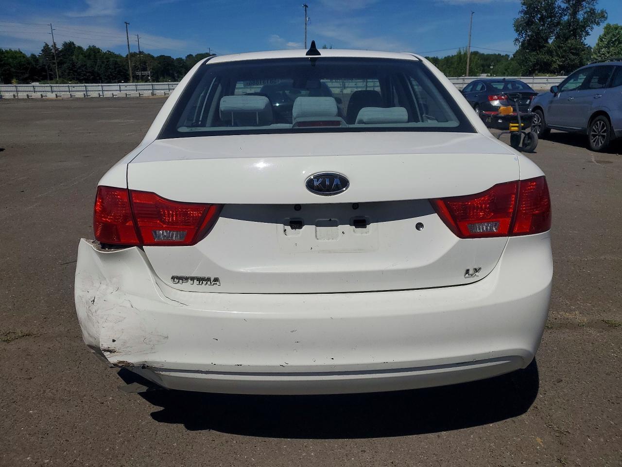 2009 Kia Optima White vin: KNAGE228895292766