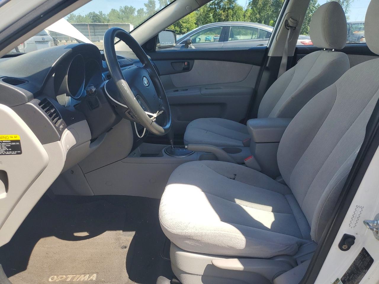 2009 Kia Optima White vin: KNAGE228895292766