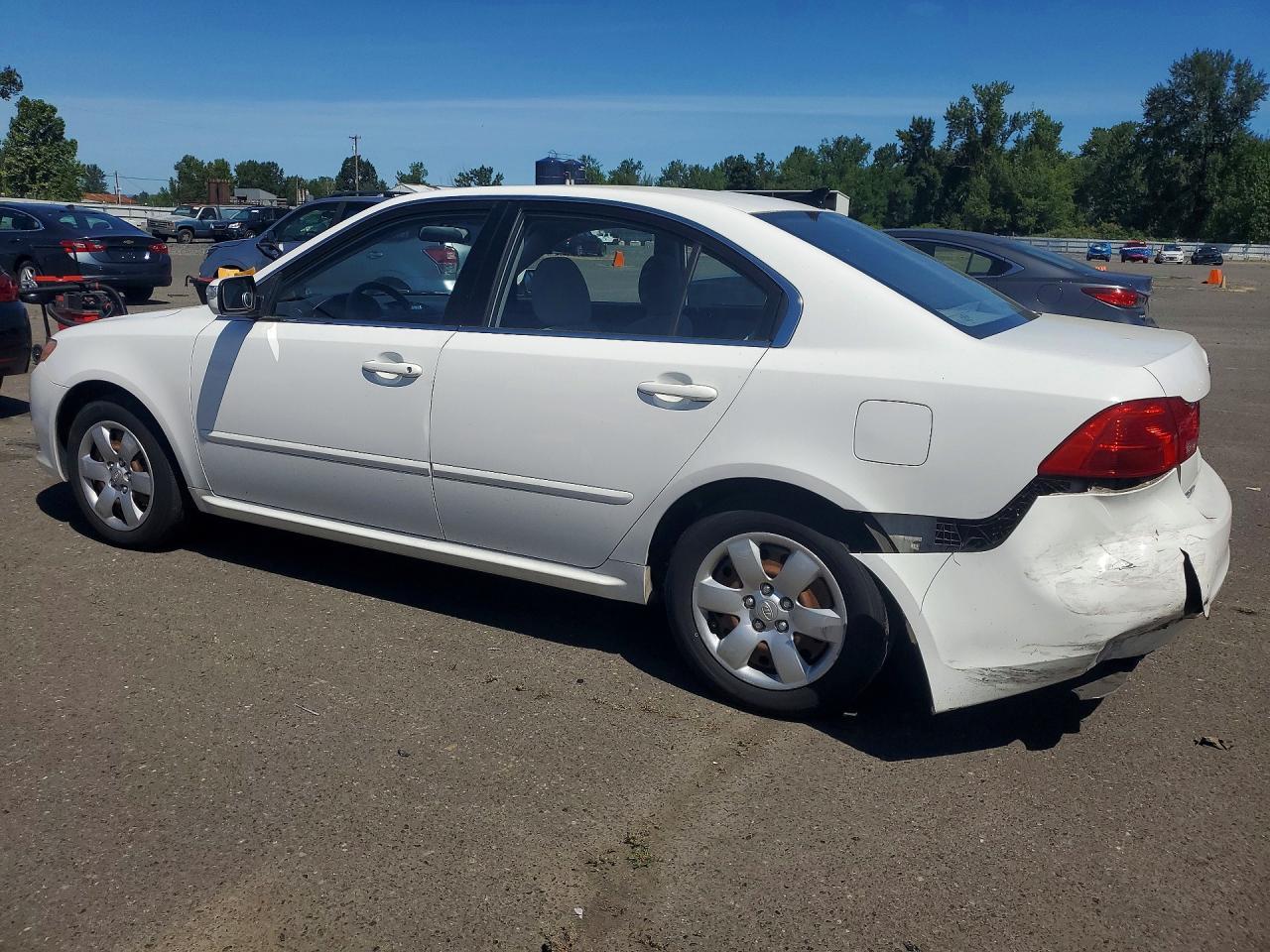 2009 Kia Optima White vin: KNAGE228895292766