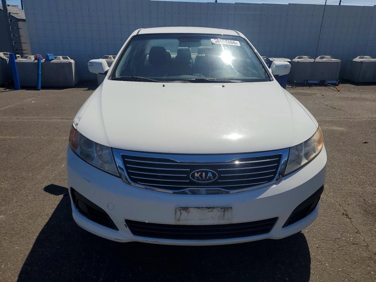 2009 Kia Optima White vin: KNAGE228895292766