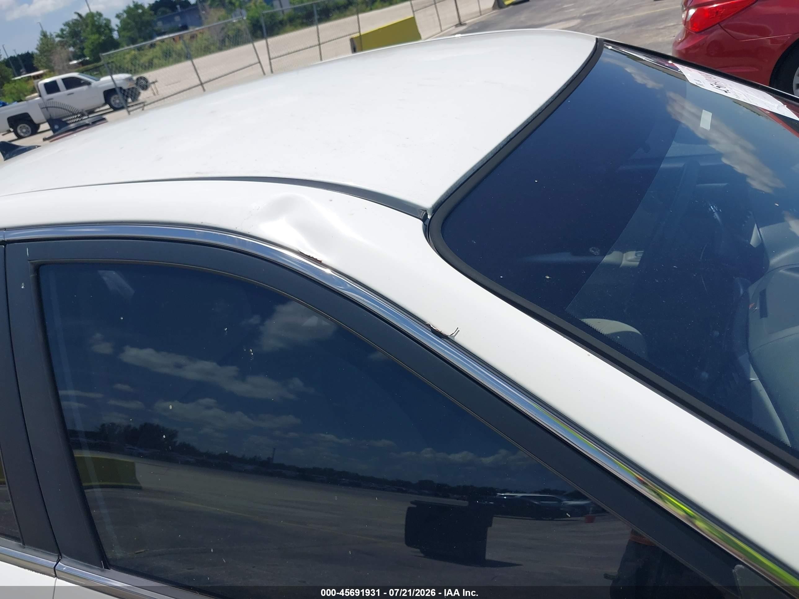 2009 Kia Optima Lx White vin: KNAGE228995298432