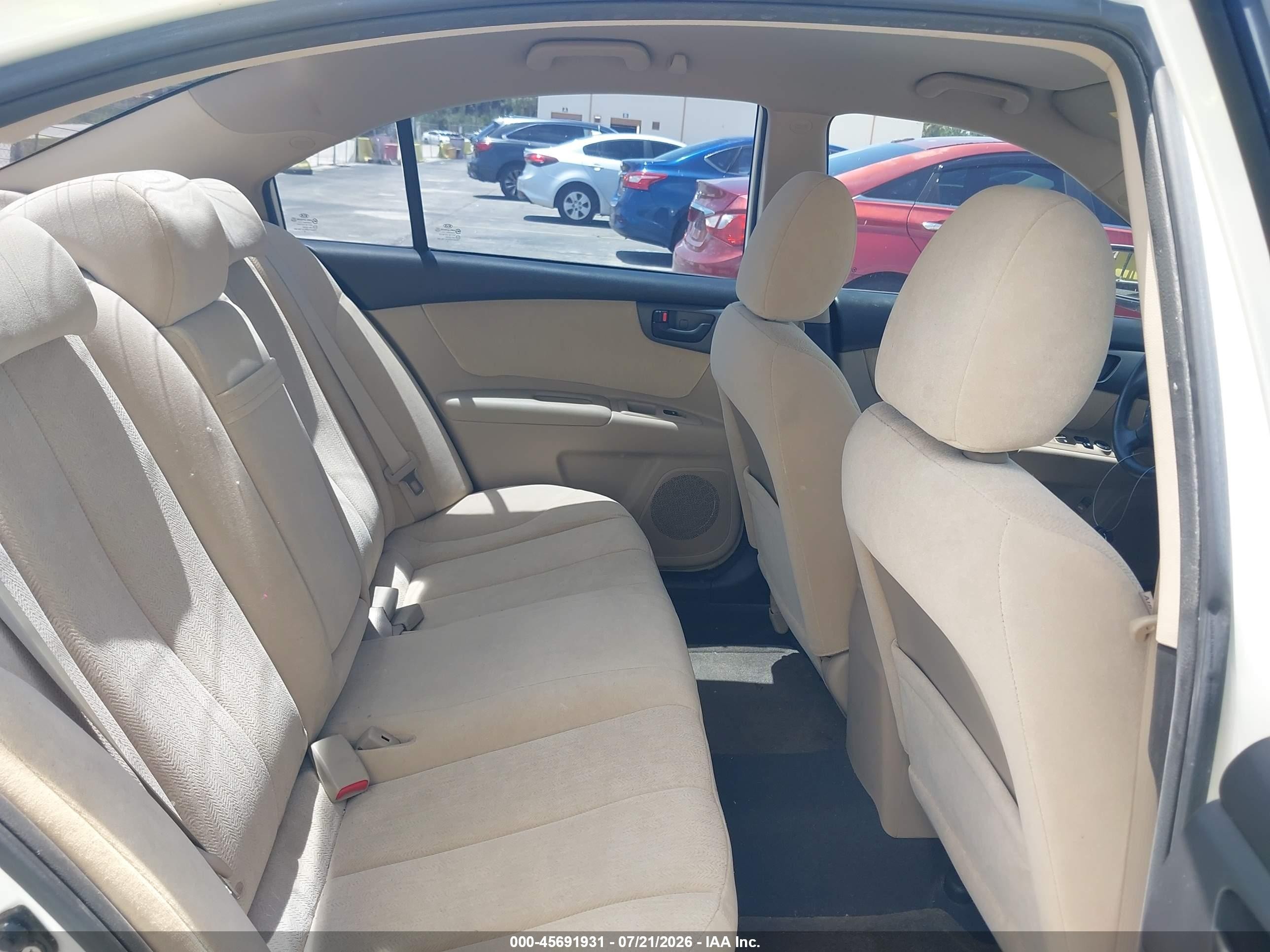2009 Kia Optima Lx White vin: KNAGE228995298432