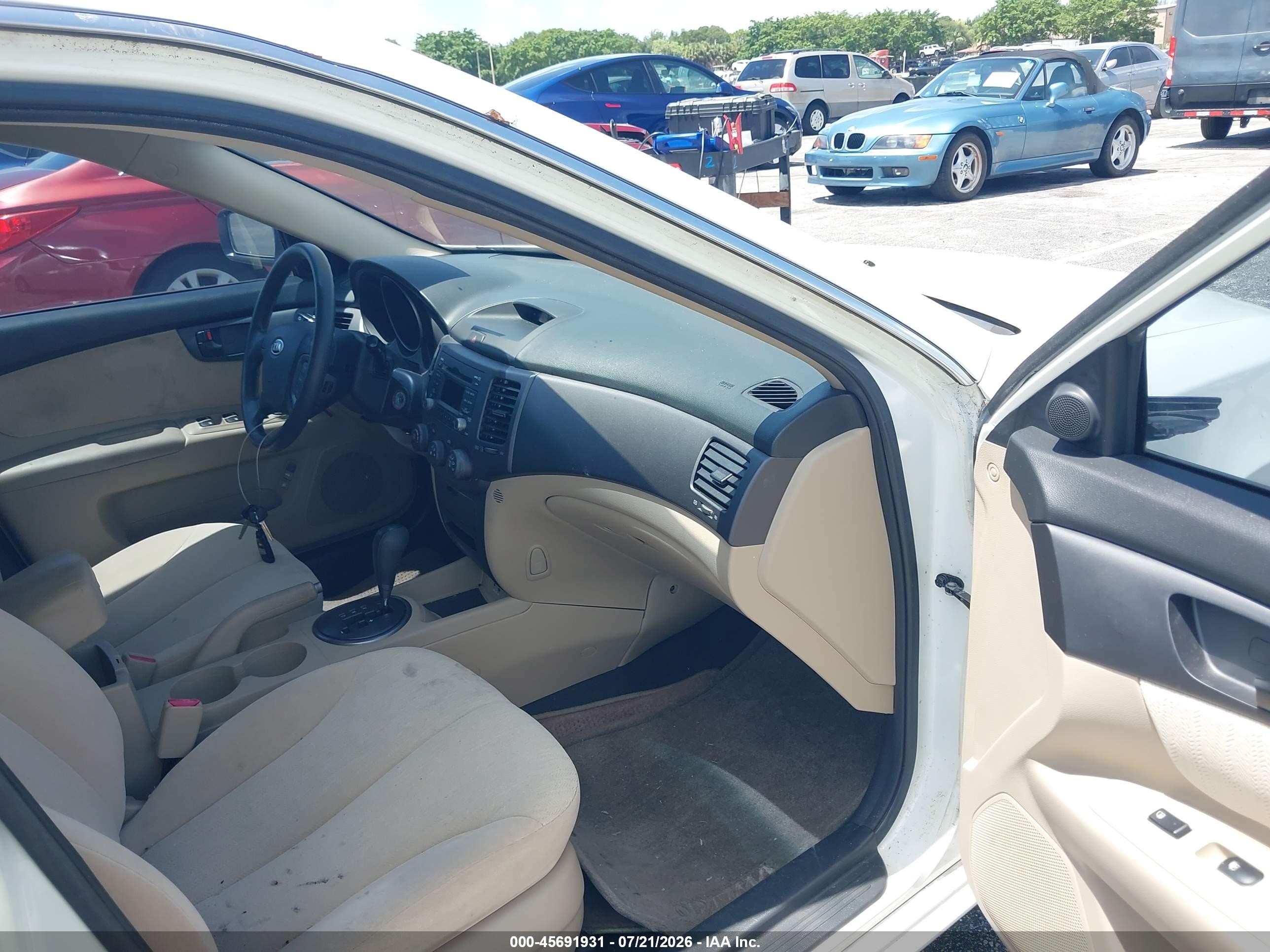 2009 Kia Optima Lx White vin: KNAGE228995298432