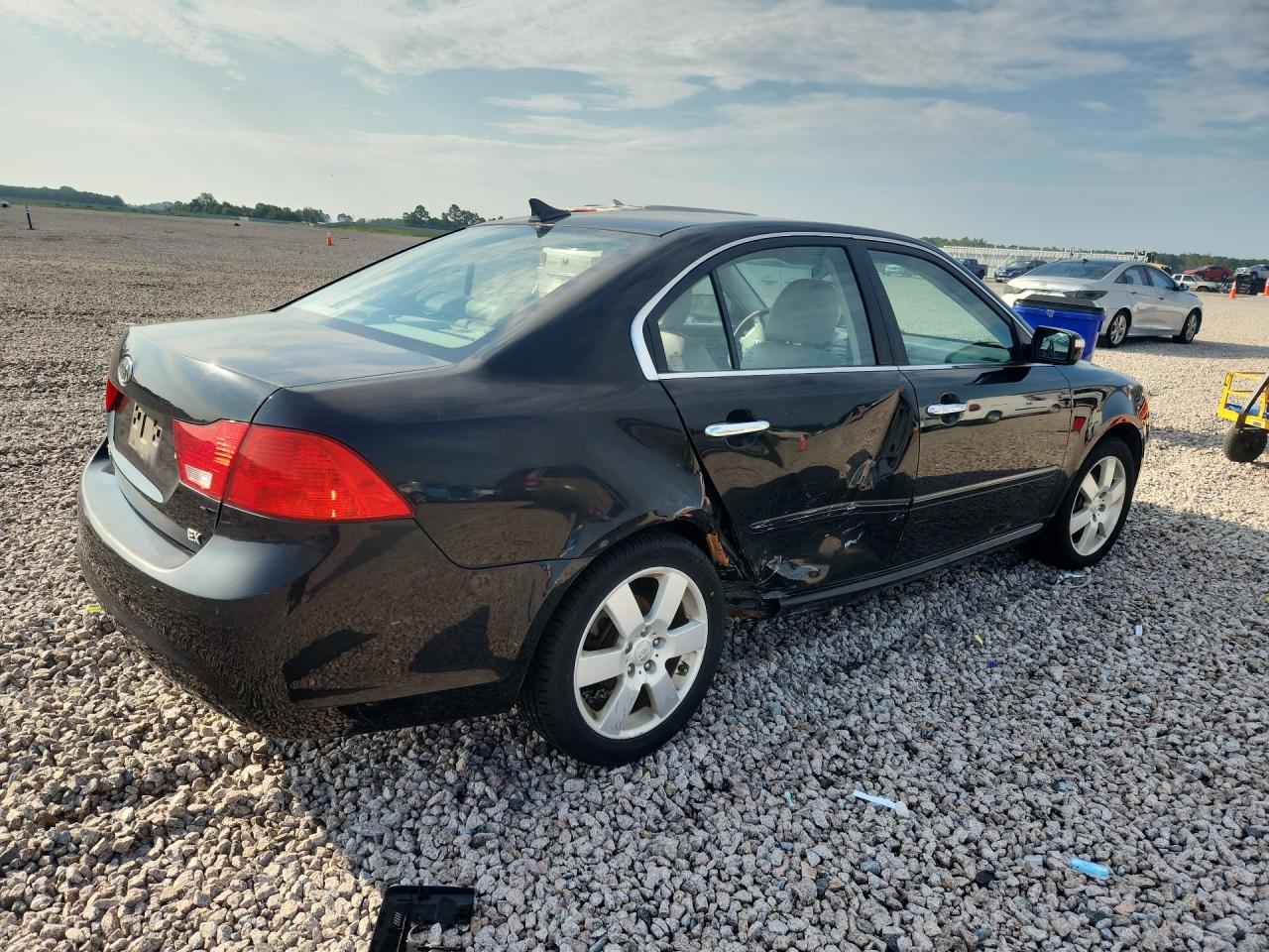 2009 Kia Optima Lx Black vin: KNAGE228995311678