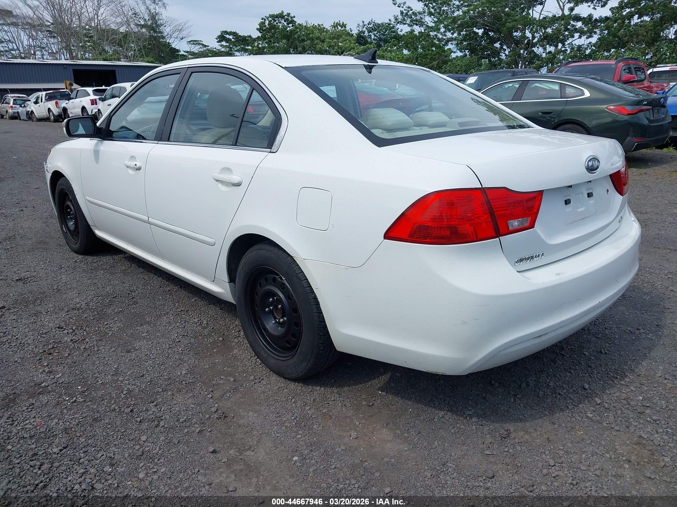2009 Kia Optima Lx White vin: KNAGE228995333468