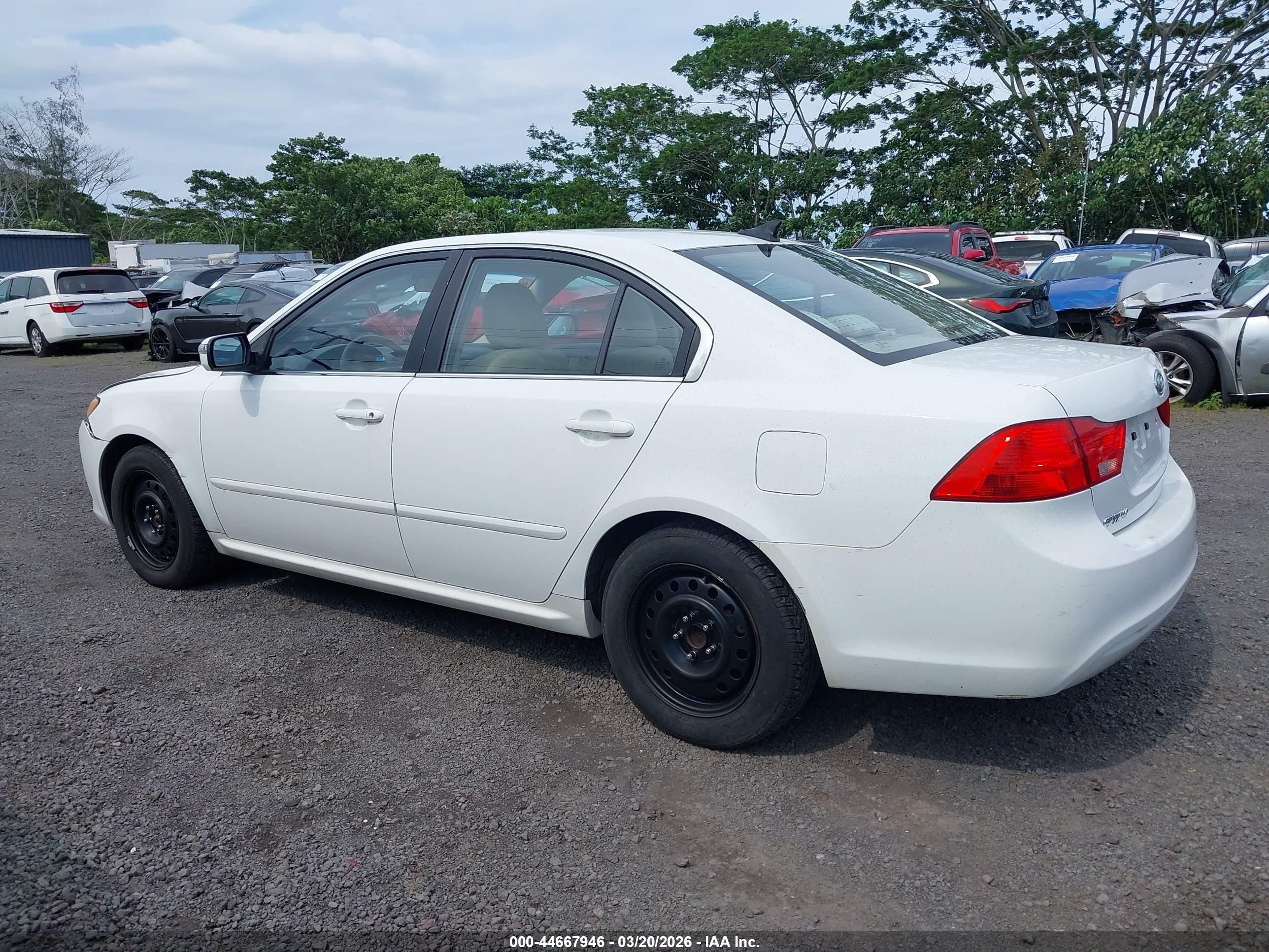 2009 Kia Optima Lx White vin: KNAGE228995333468