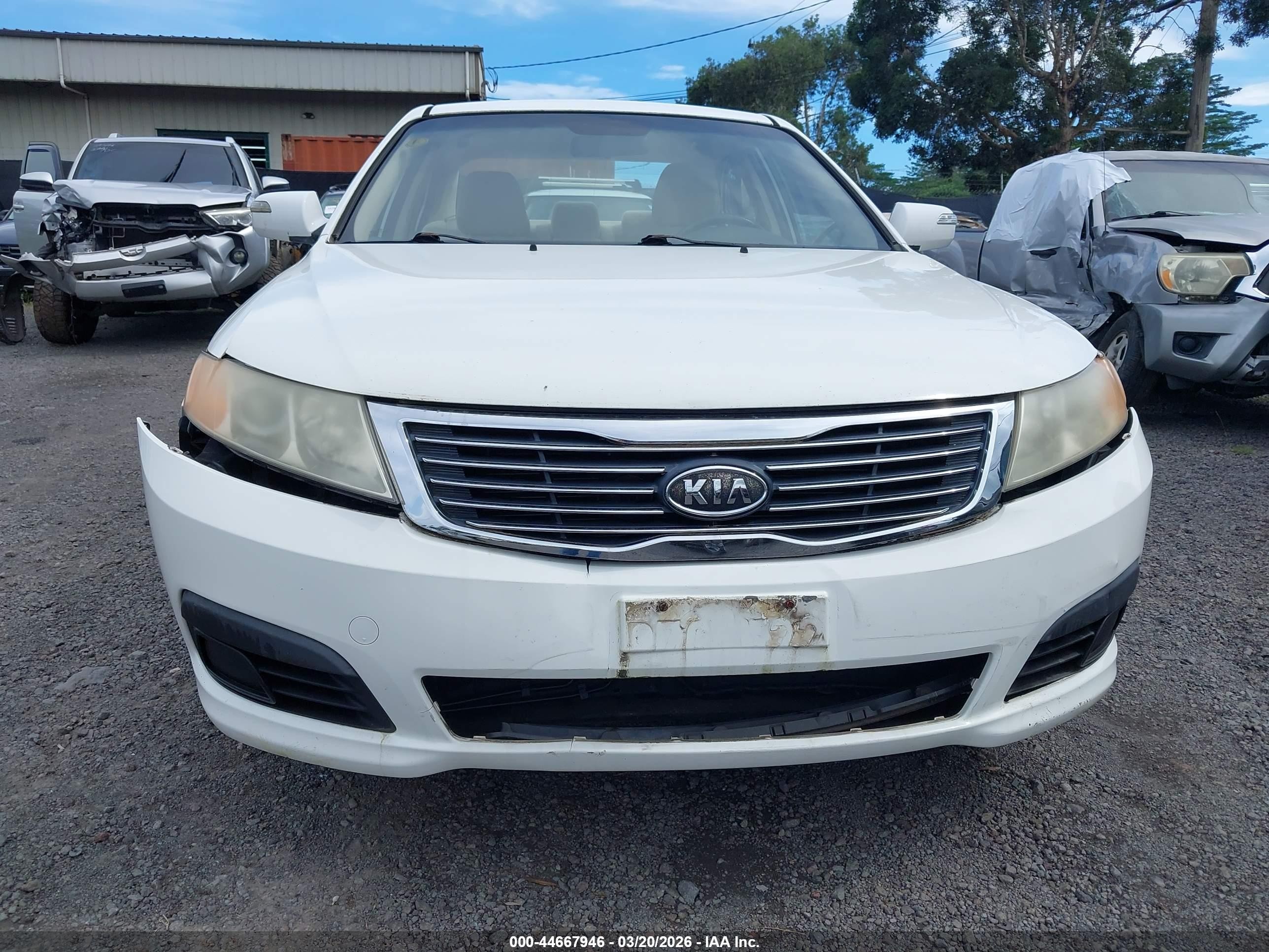 2009 Kia Optima Lx White vin: KNAGE228995333468